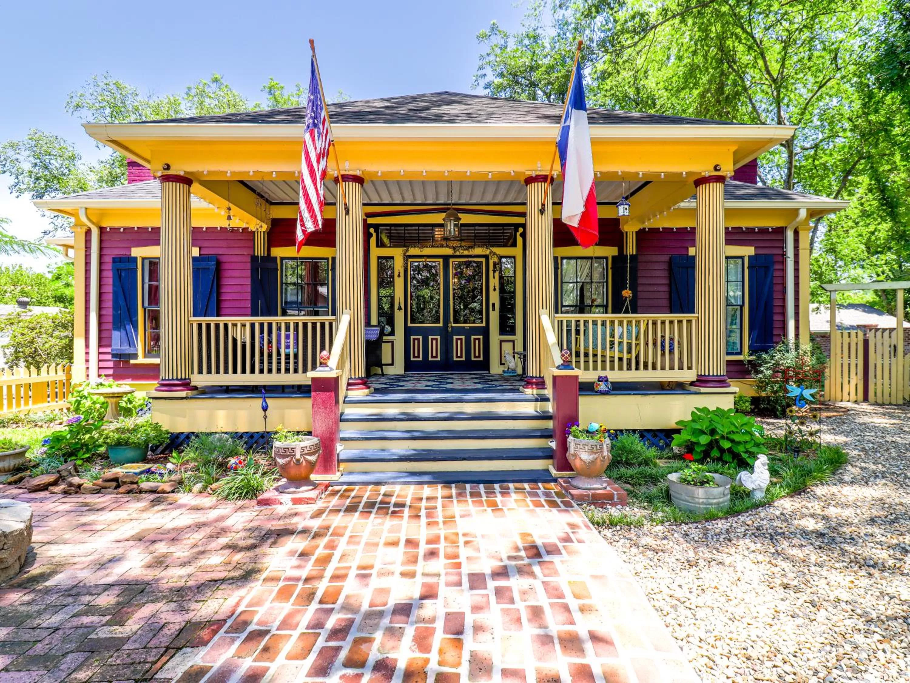 Property building in The Steamboat Inn