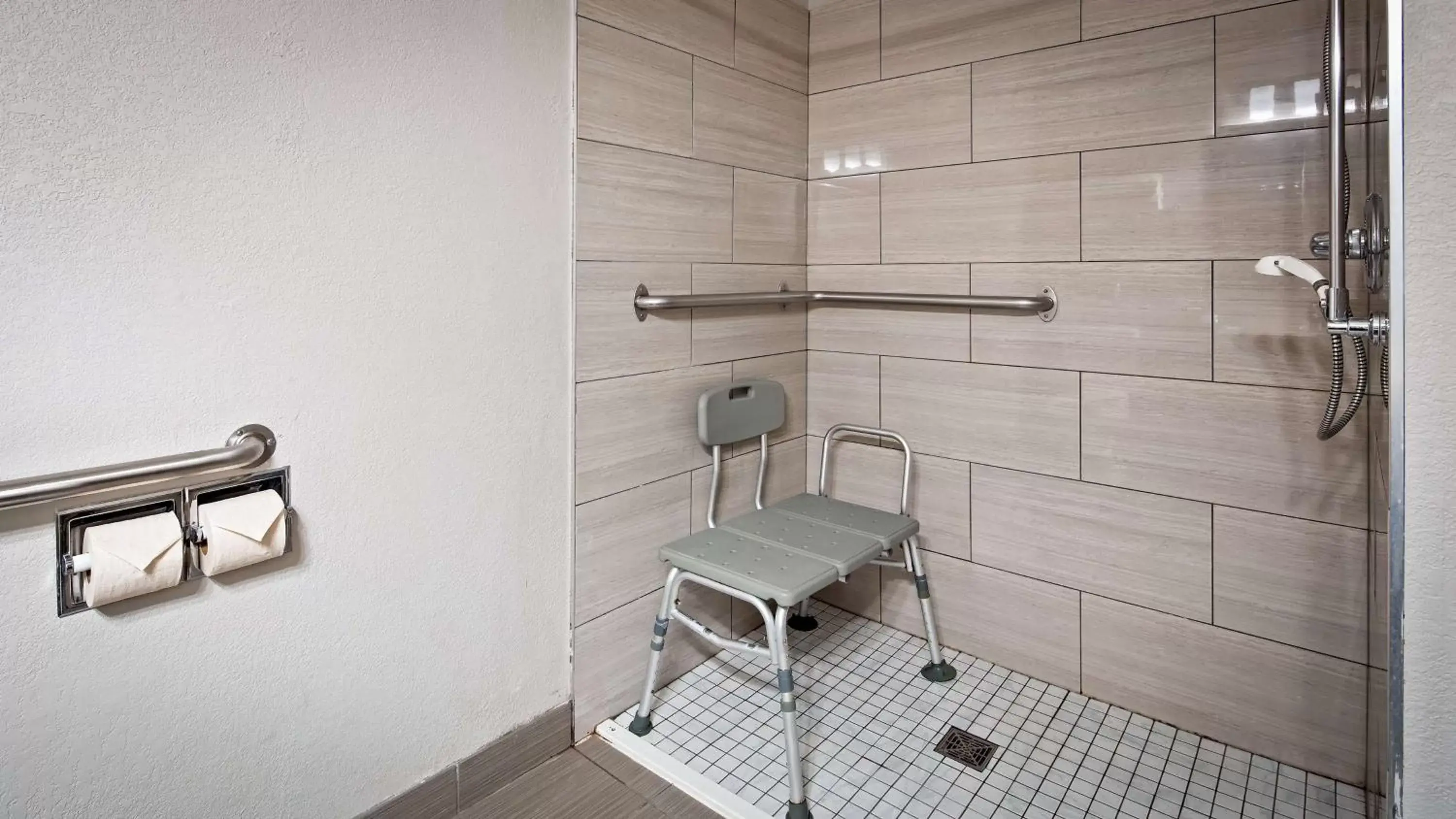 Bathroom in Best Western Muscatine - Pearl City Hotel Bathroom in Best Western Muscatine - Pearl City Hotel