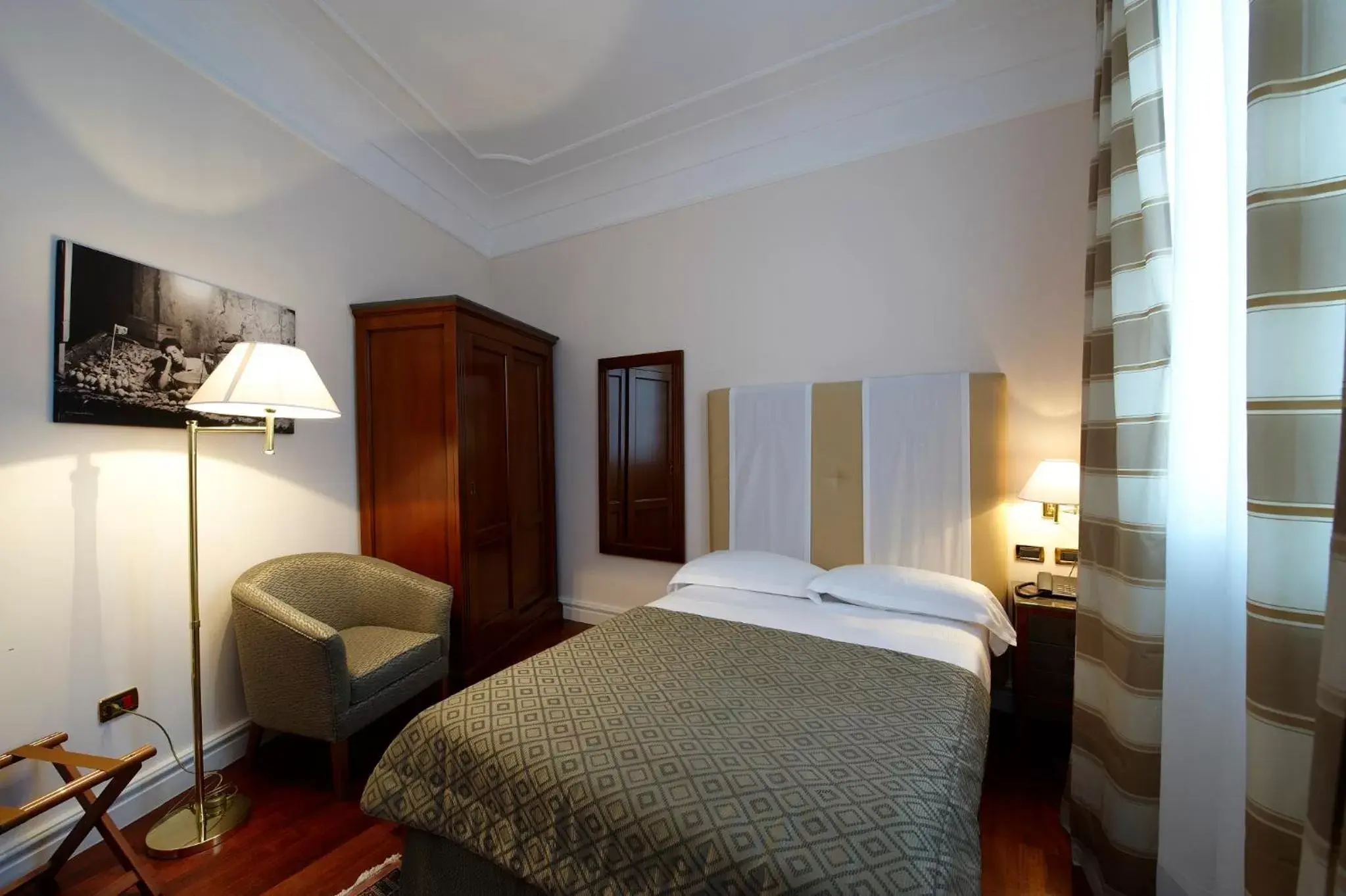 Bedroom, Bed in Grand Hotel Piazza Borsa