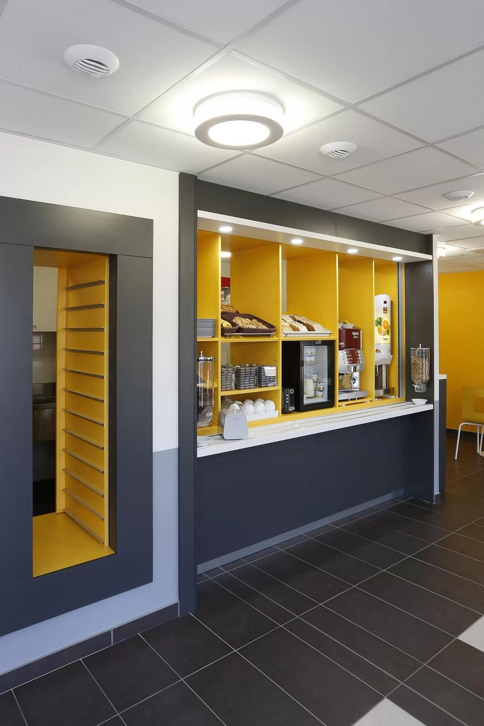 Restaurant/places to eat in B&B HOTEL Gap