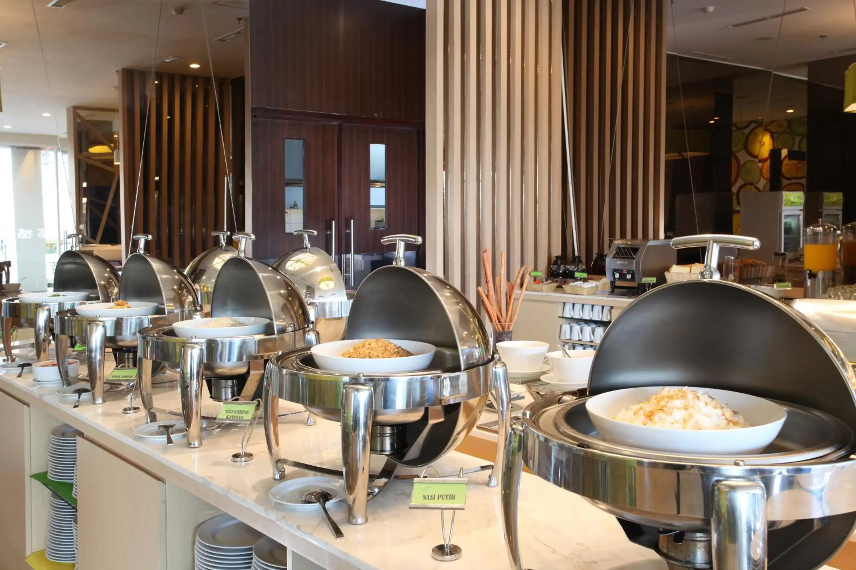 Restaurant/Places to Eat in Zest Hotel Sukajadi Bandung