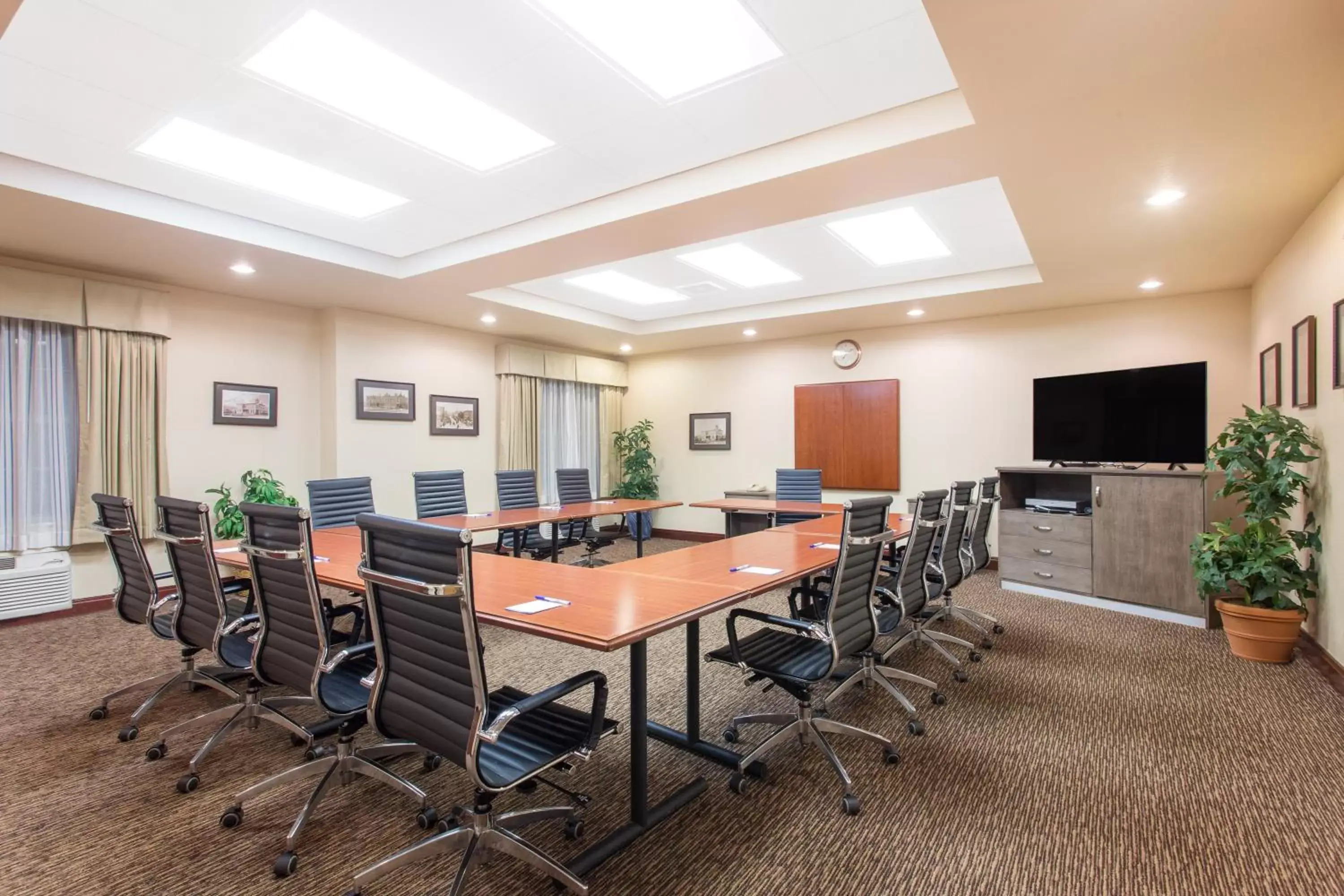 Meeting/conference room in Baymont by Wyndham Plymouth