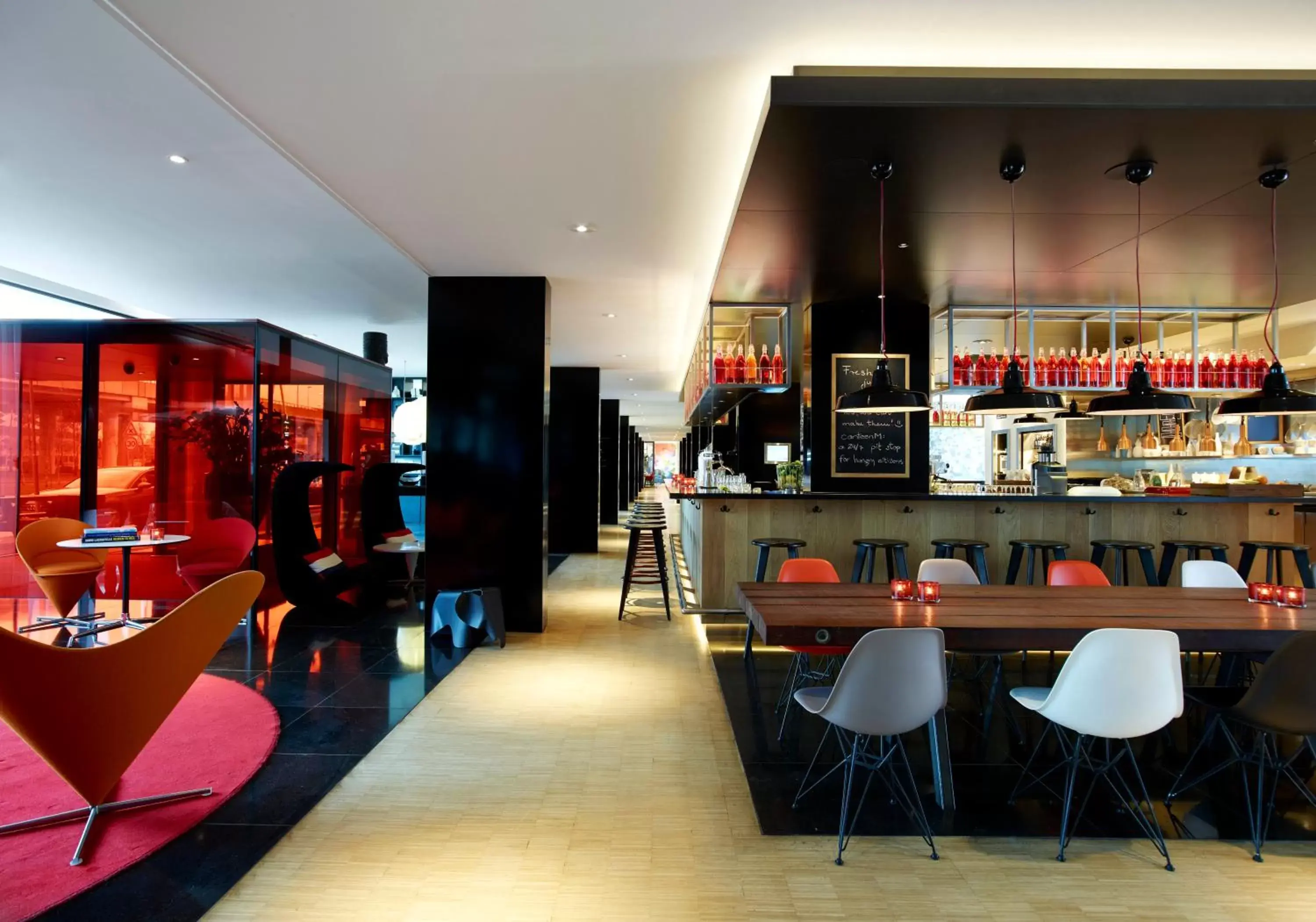 Lounge or bar, Restaurant/Places to Eat in citizenM Schiphol Airport