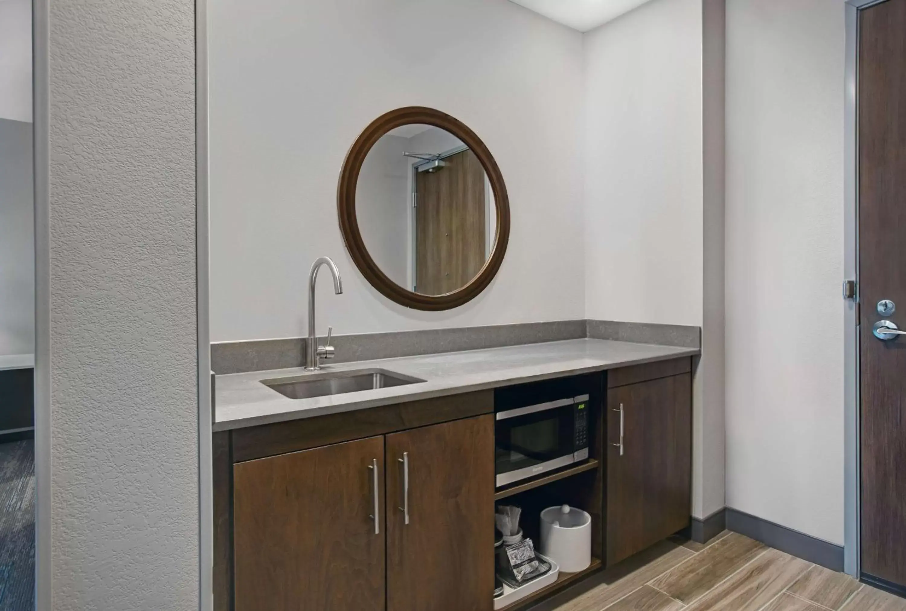 Photo of the whole room, Bathroom in Hampton Inn & Suites Farmers Branch Dallas, Tx