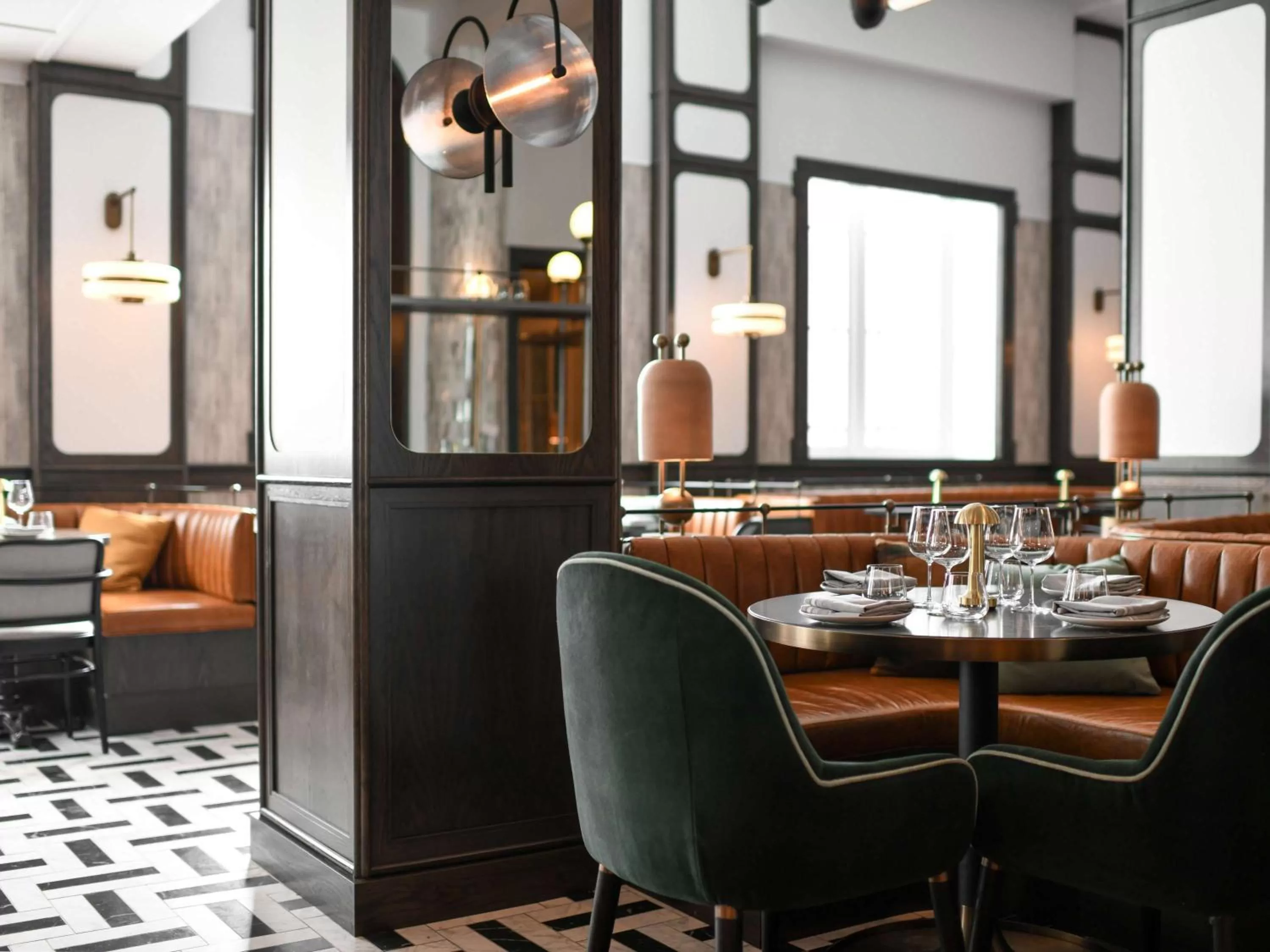 Restaurant/places to eat in Fairmont Palliser