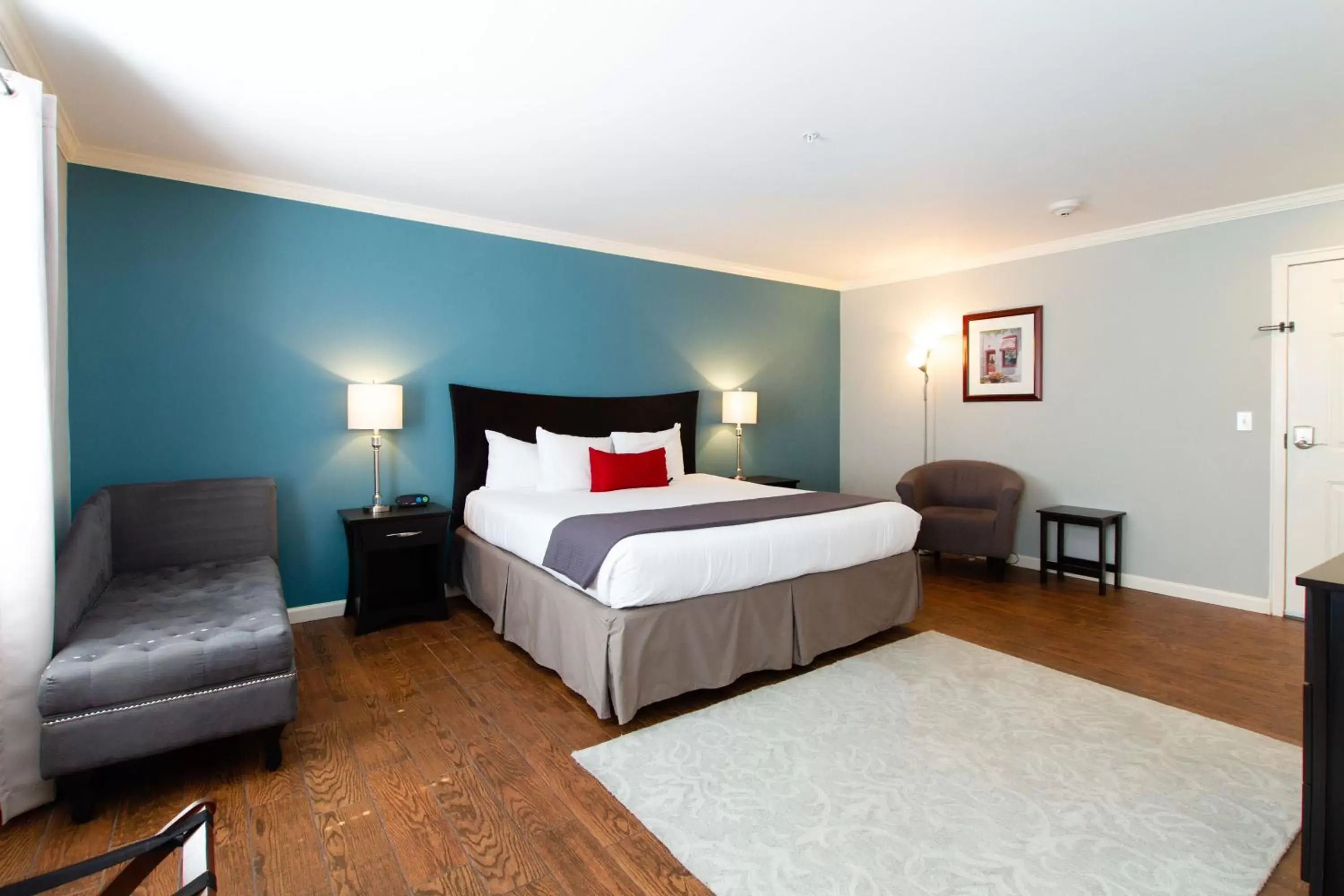 Bed in The Dahlonega Square Hotel & Villas