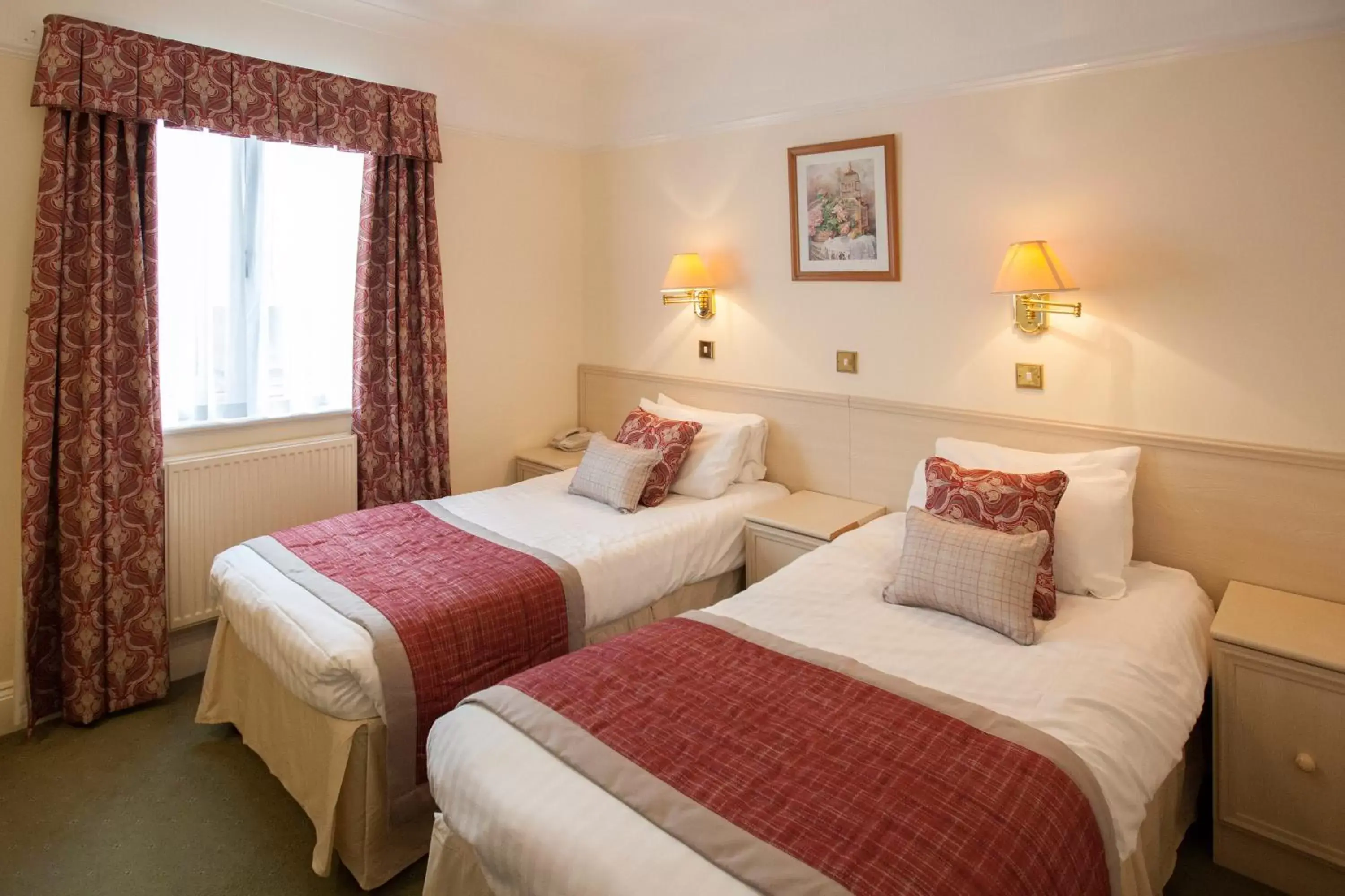 Bed in Livermead House Hotel