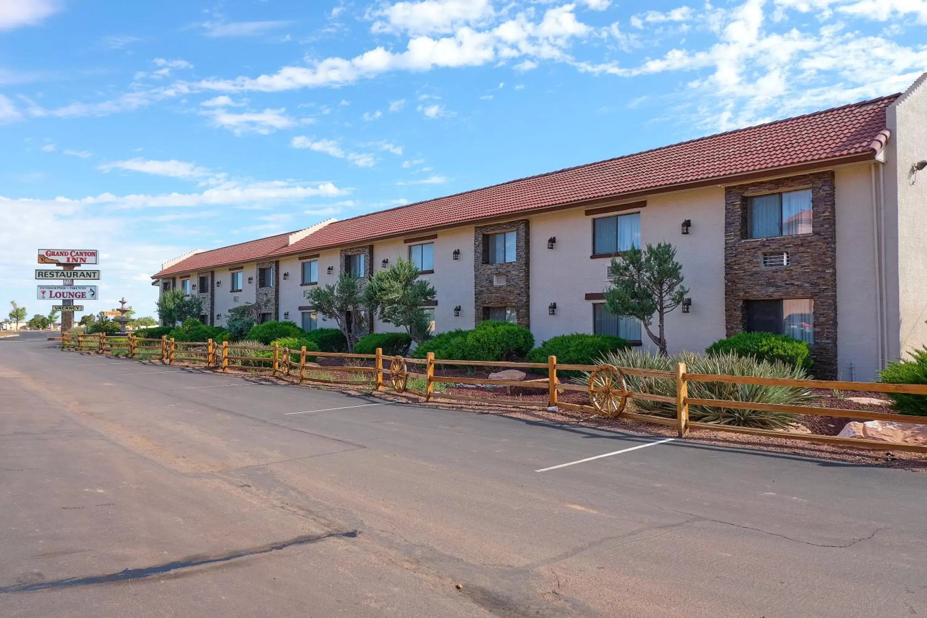 Property Building in Grand Canyon Inn and Motel - South Rim Entrance