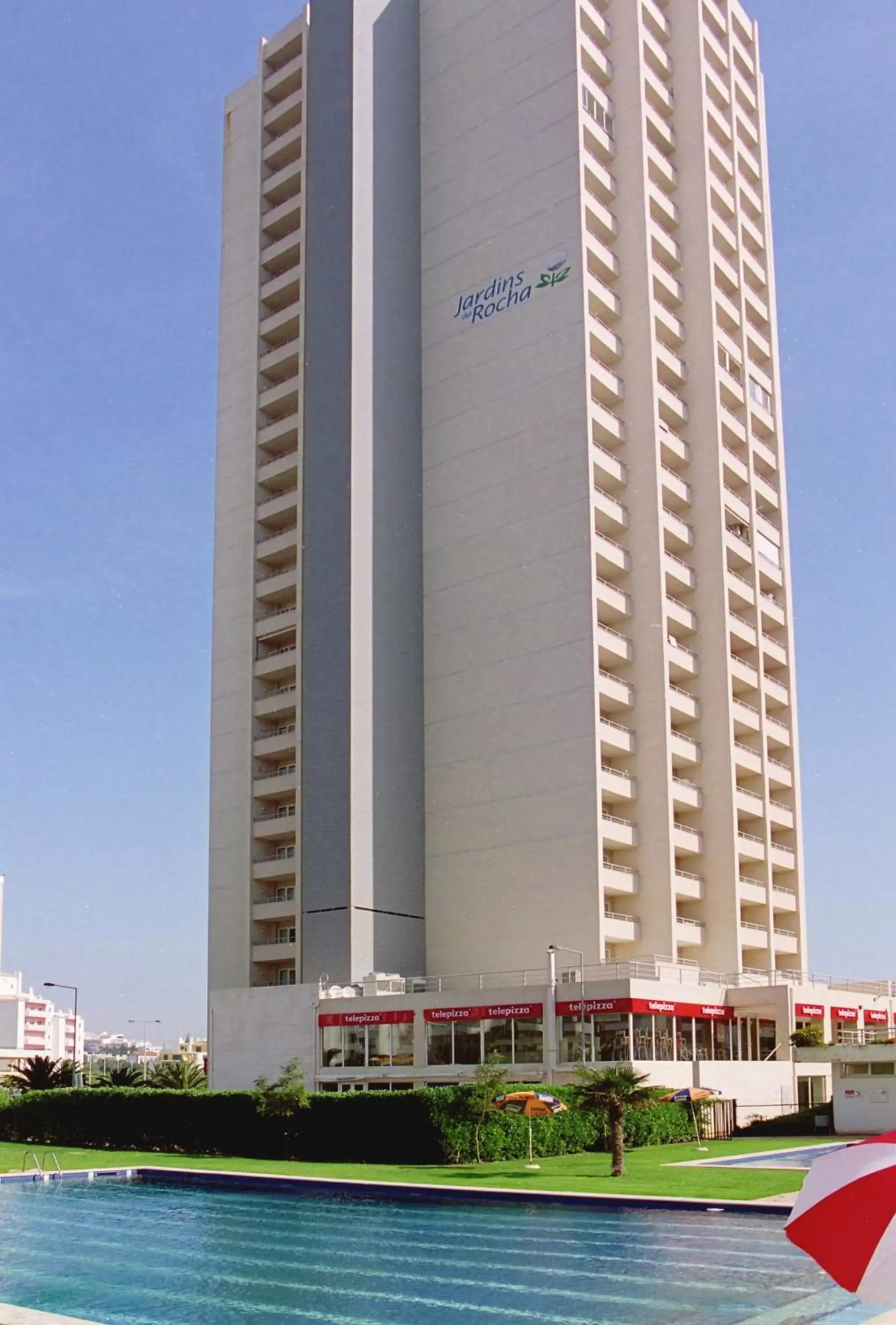 Facade/entrance in Apartamentos Jardins da Rocha Facade/entrance in Apartamentos Jardins da Rocha