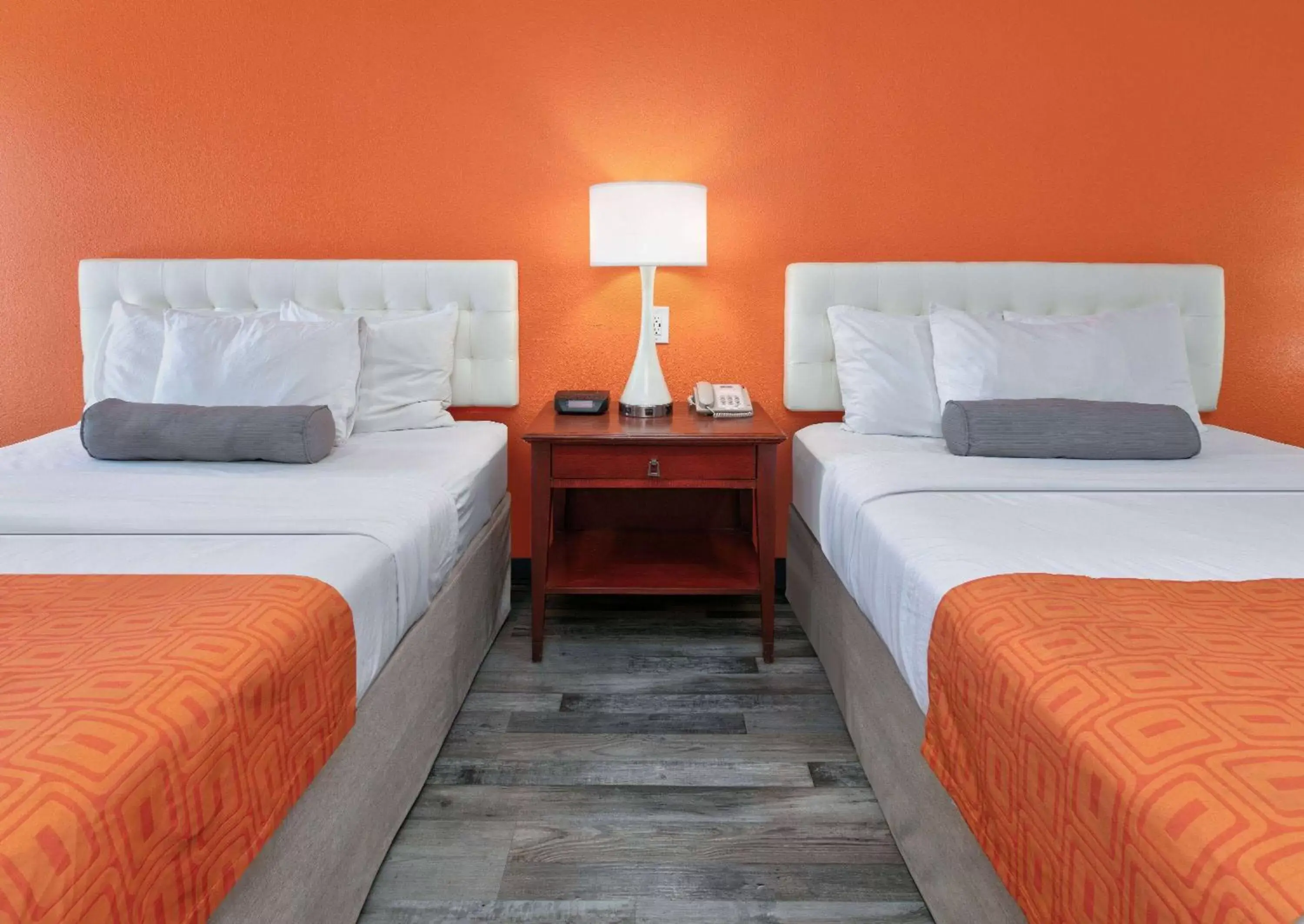 Photo of the whole room, Bed in Howard Johnson by Wyndham San Marcos Photo of the whole room, Bed in Howard Johnson by Wyndham San Marcos