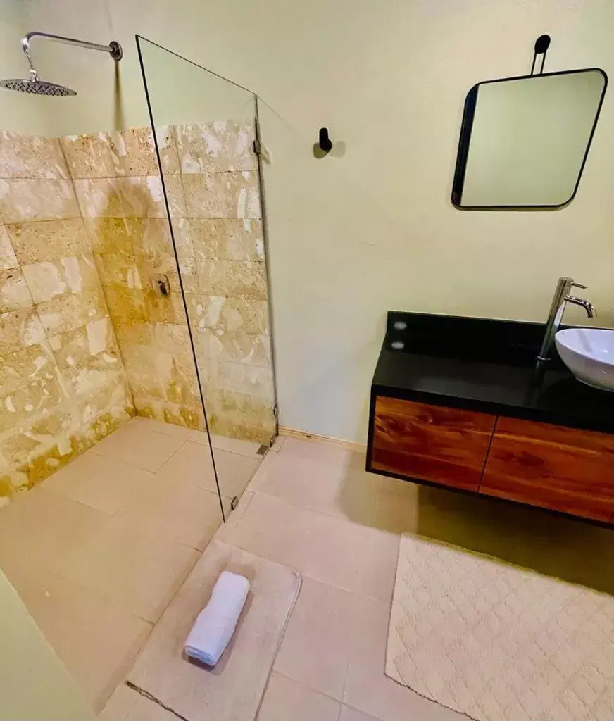 Bathroom in Hotel y Cabinas del Trópico