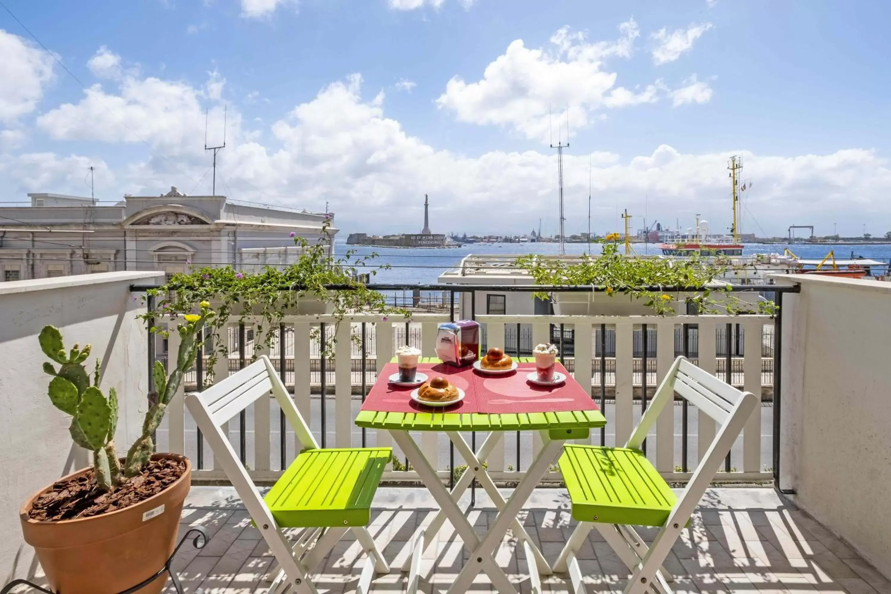 Balcony/Terrace in Miti Dello Stretto B&B