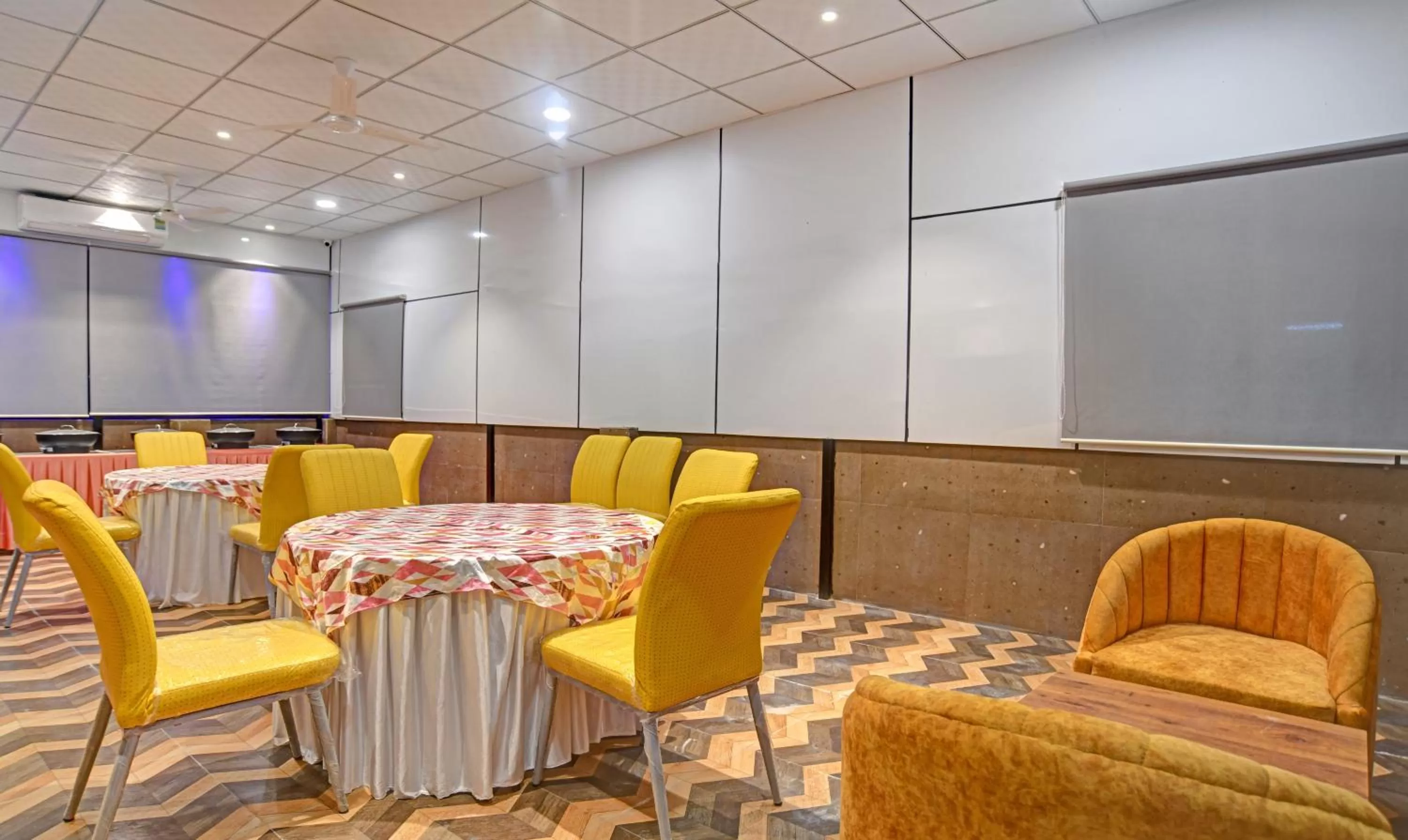 Restaurant/places to eat in Treebo Merit