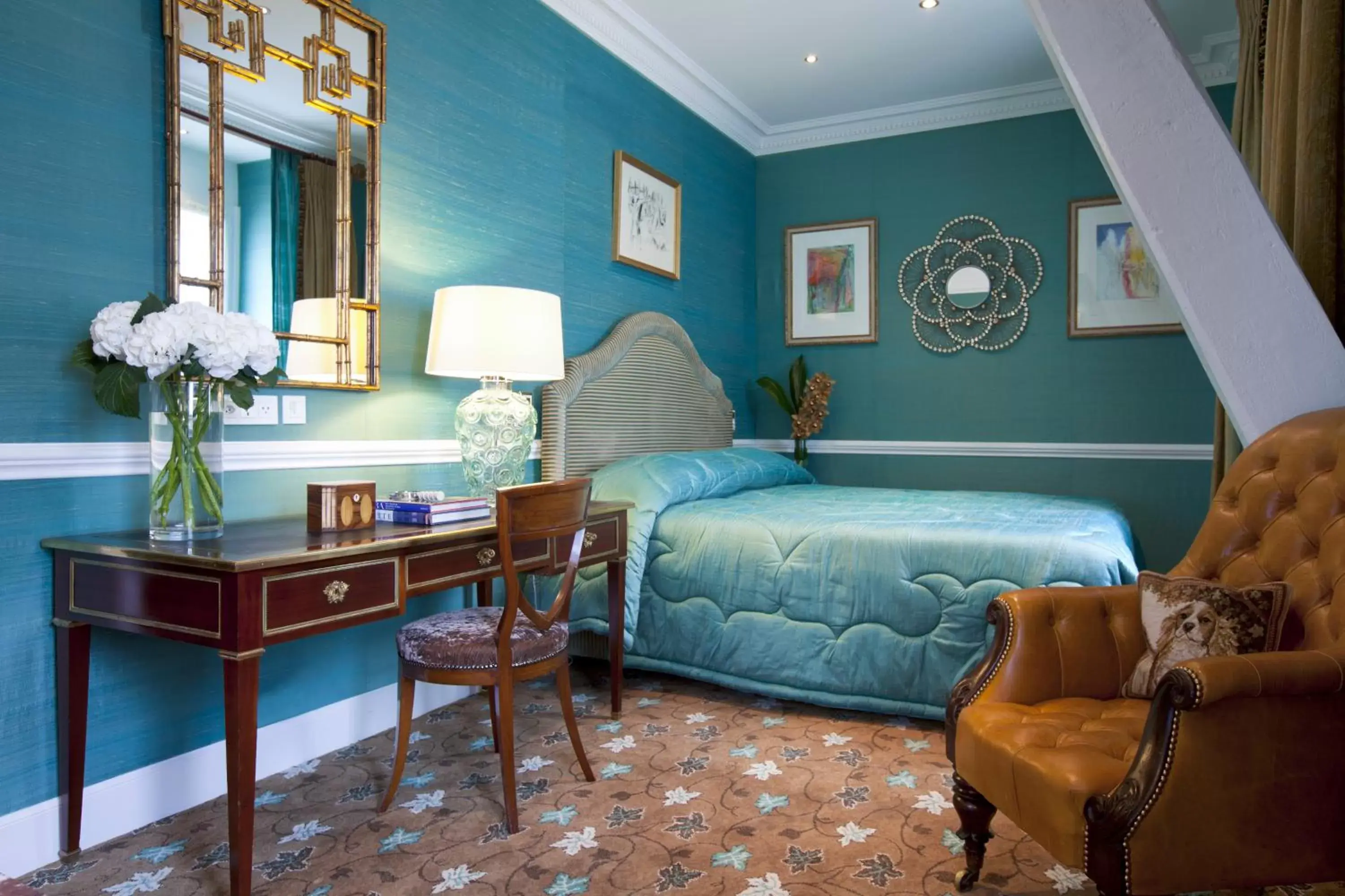 Photo of the whole room, Bed in Hotel d'Angleterre