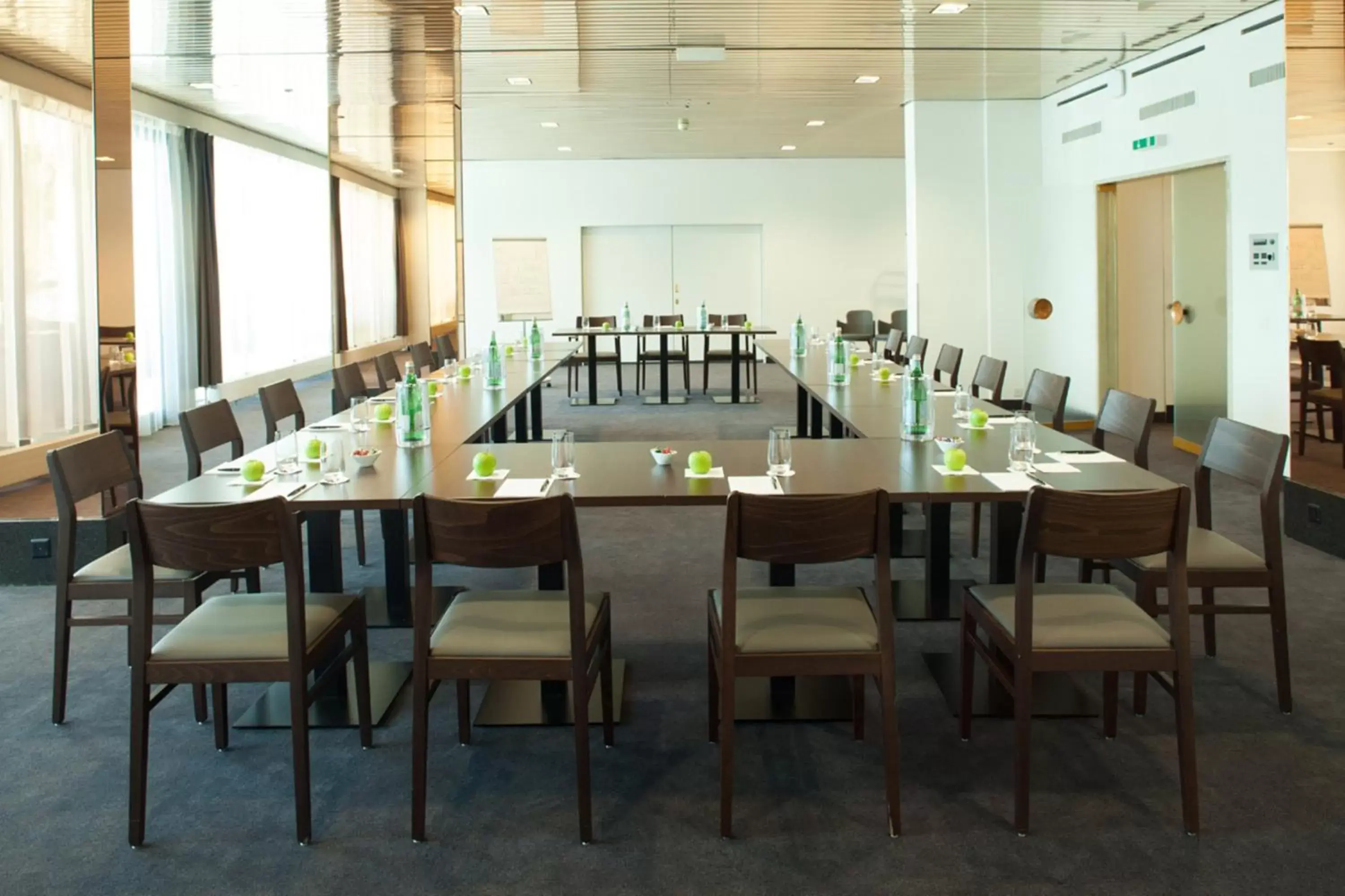 Meeting/conference room in Hotel la Palma au Lac