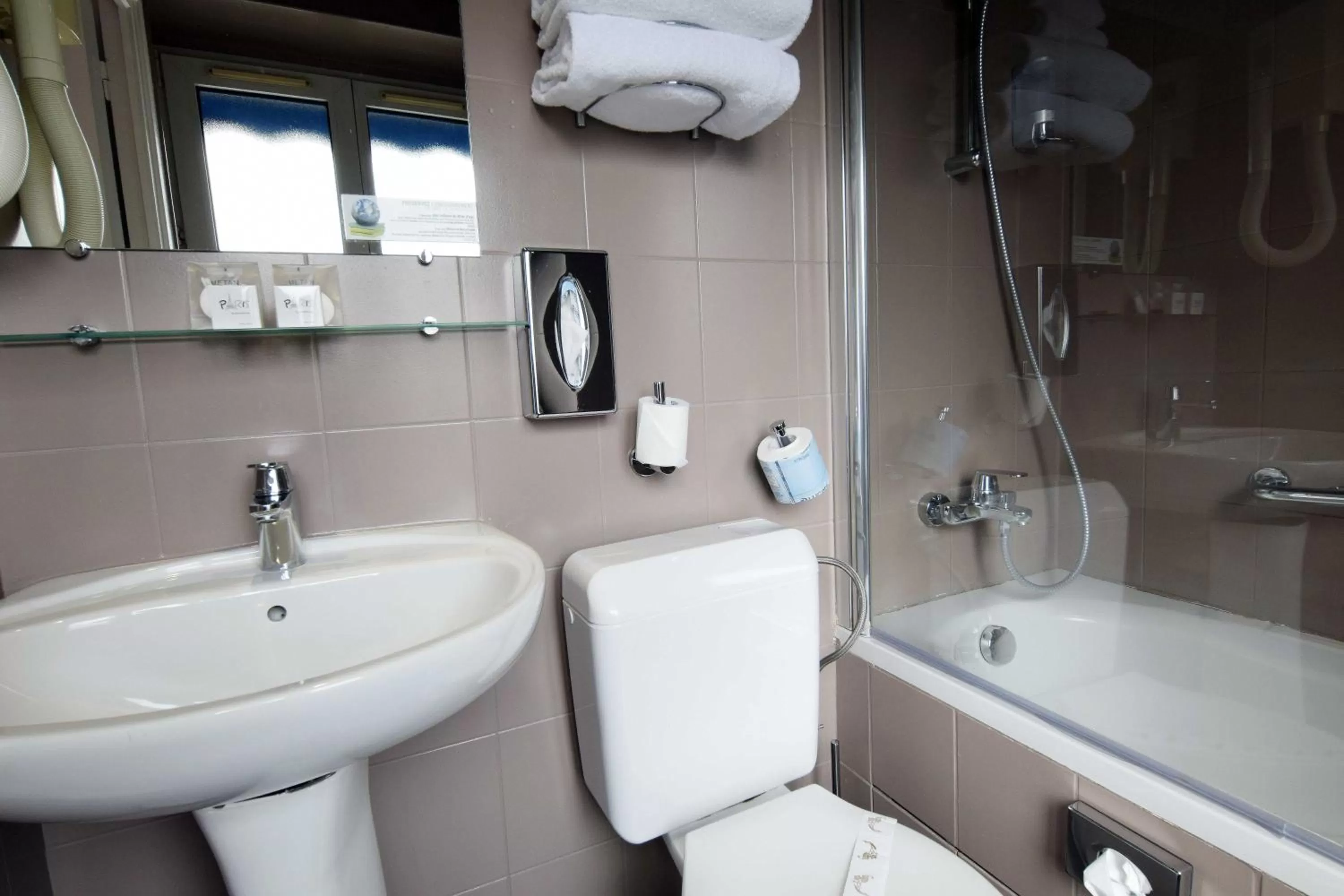 Bathroom in Alyss Saphir Cambronne Eiffel