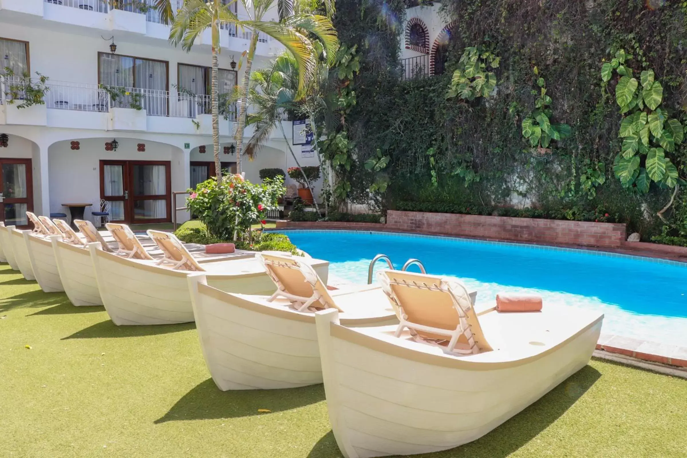 Swimming Pool in Los Arcos Suites