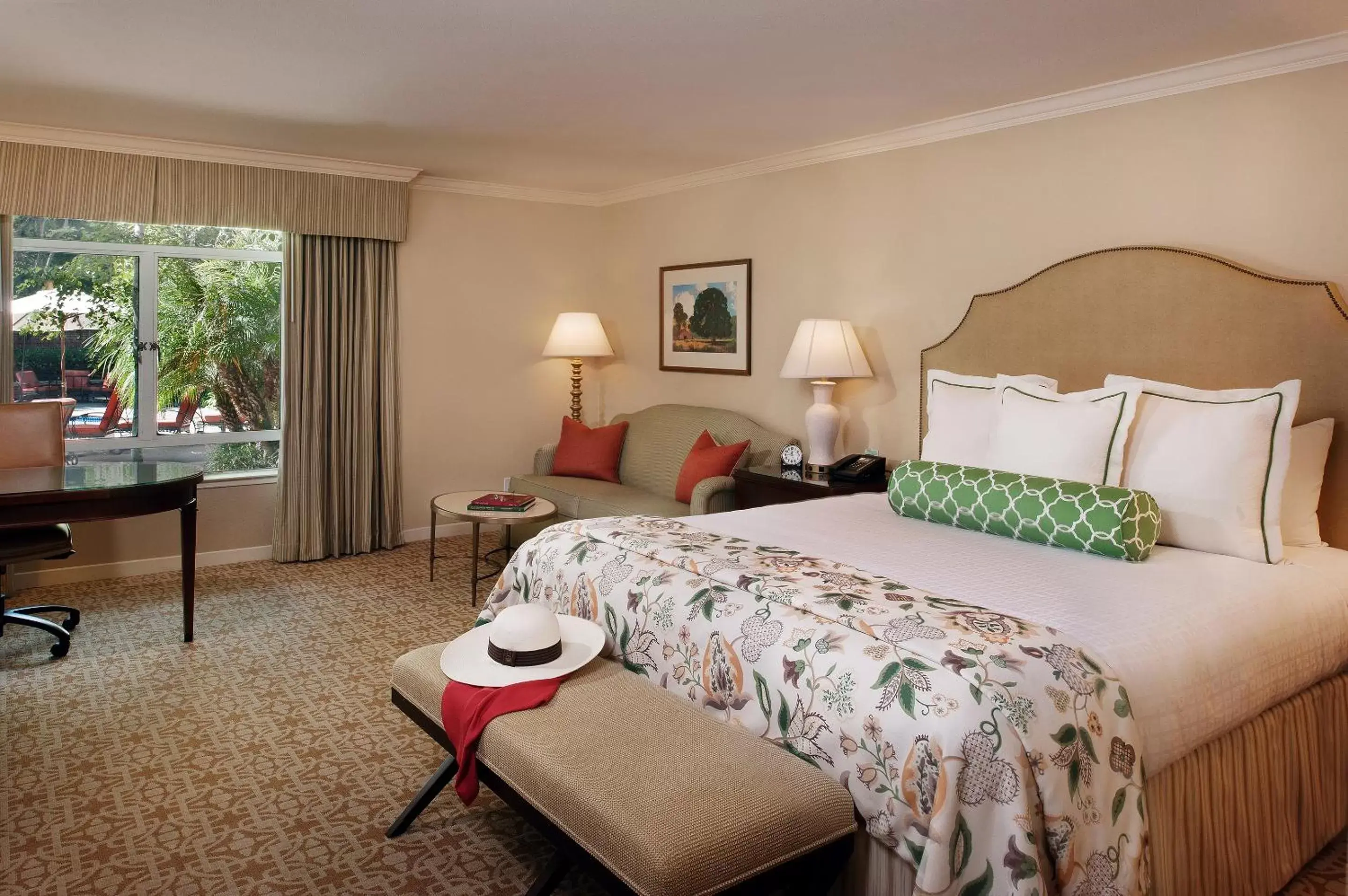 Photo of the whole room, Bed in The Stanford Park Hotel
