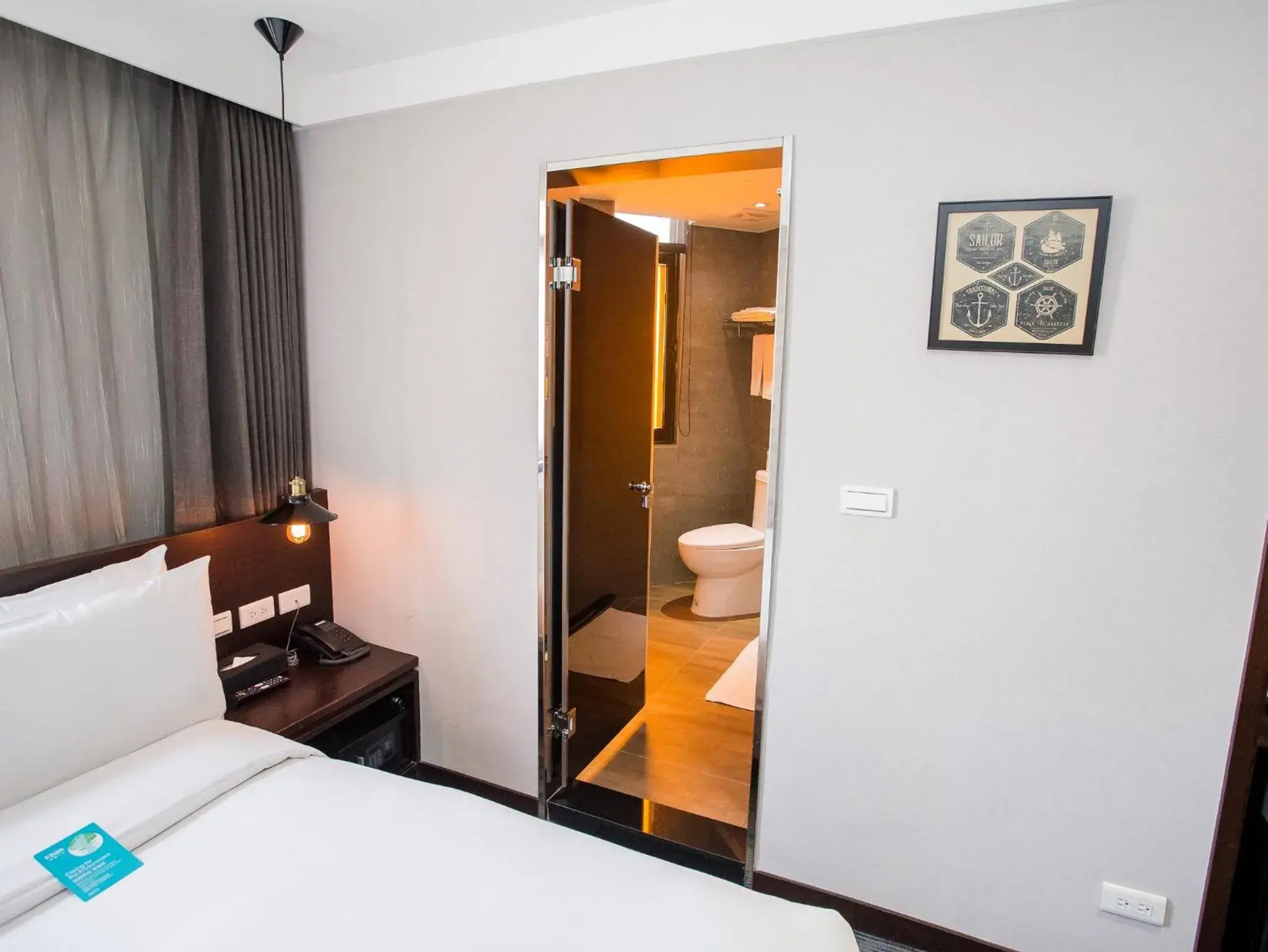 Bedroom, Bed in Khan Hotel