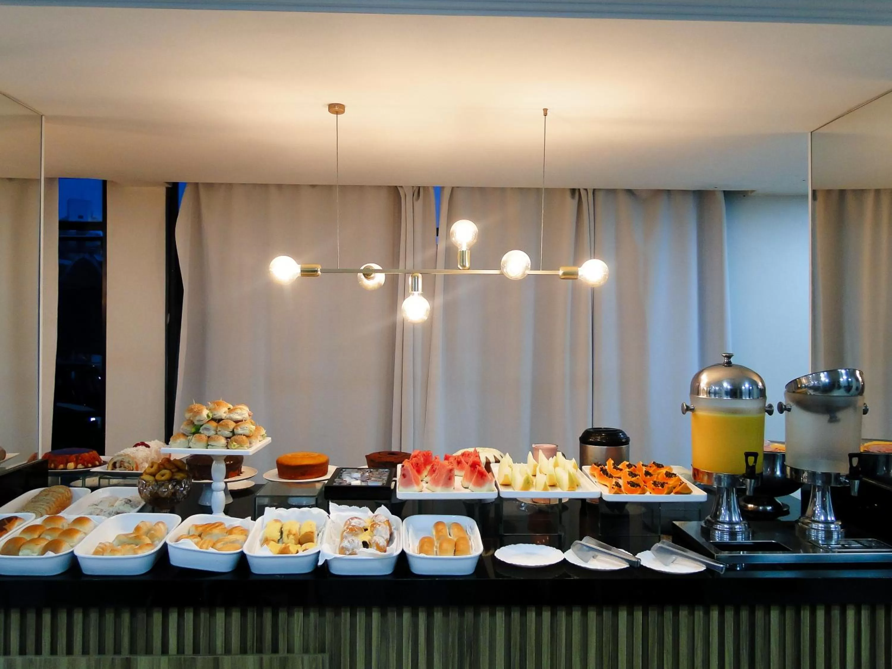 Breakfast in Hotel Albinos