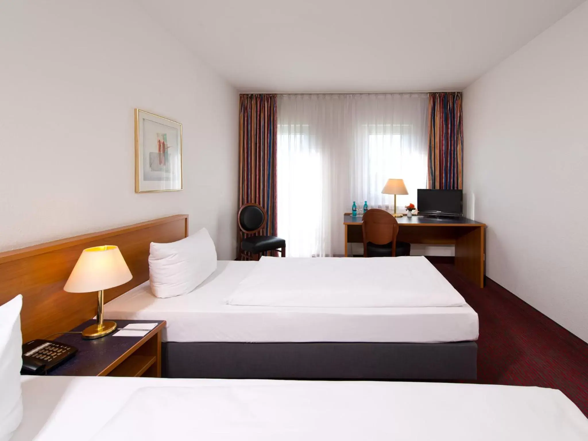 Photo of the whole room, Room Photo in ACHAT Hotel Darmstadt Griesheim