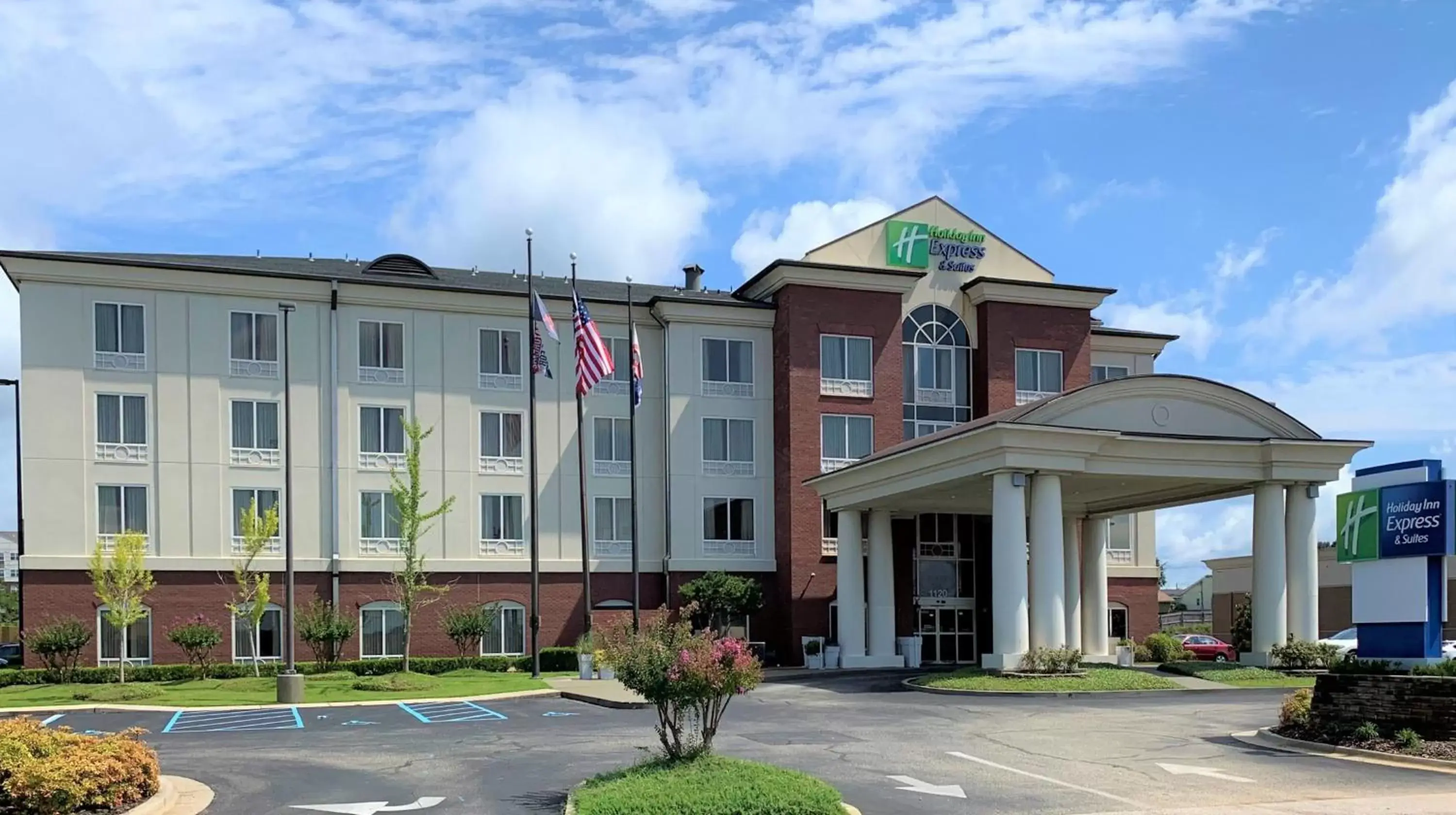 Property Building in Holiday Inn Express & Suites - Tuscaloosa-University, an IHG Hotel