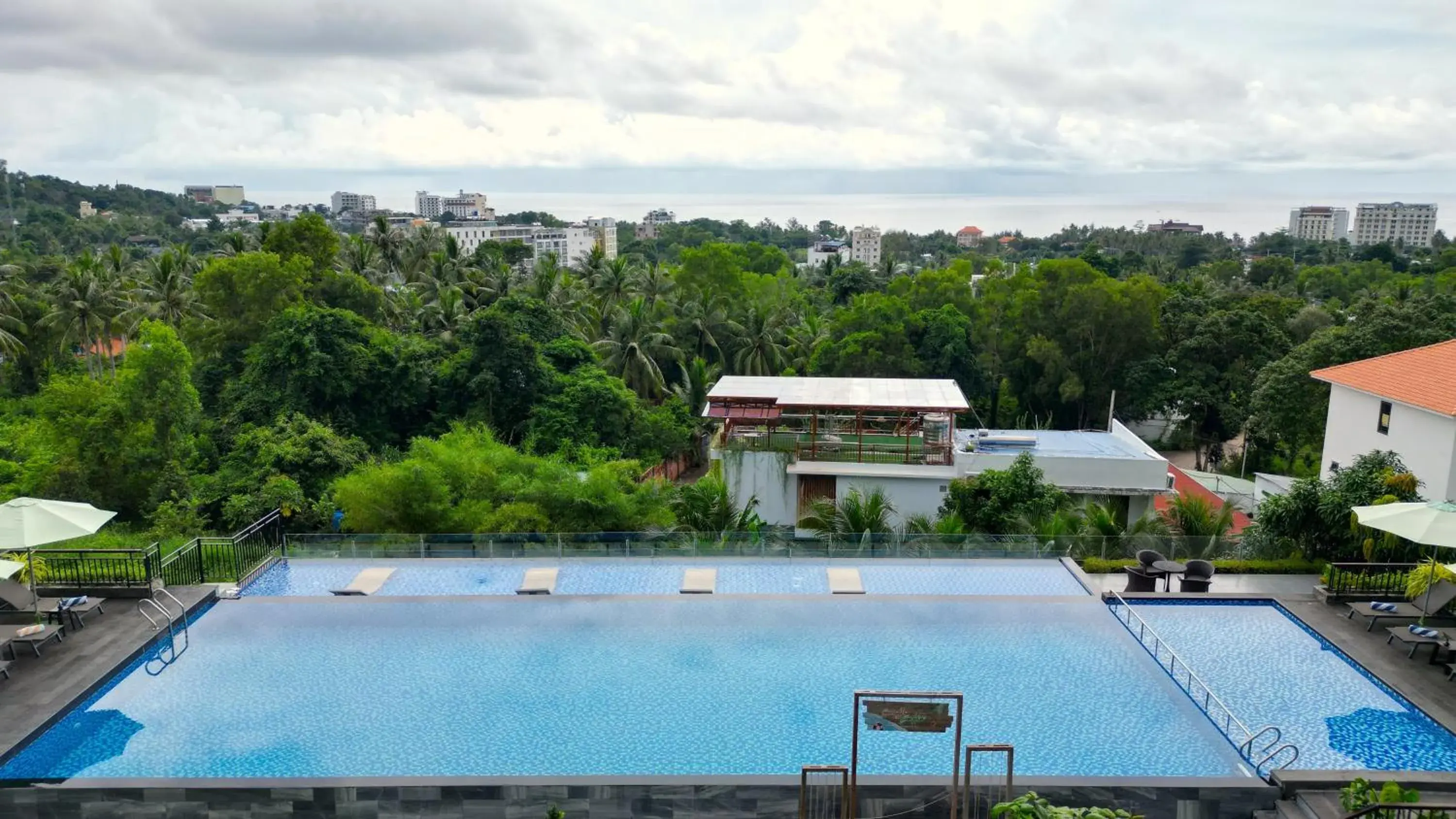 Swimming pool, Pool View in Tom Hill Boutique Resort & Spa