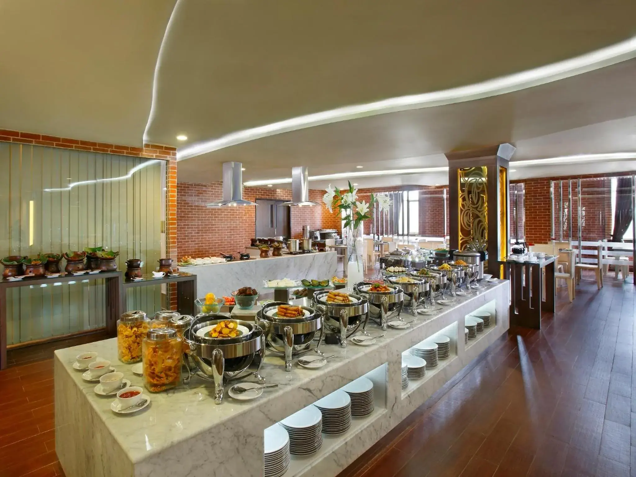 Restaurant/Places to Eat in Hotel Santika Depok