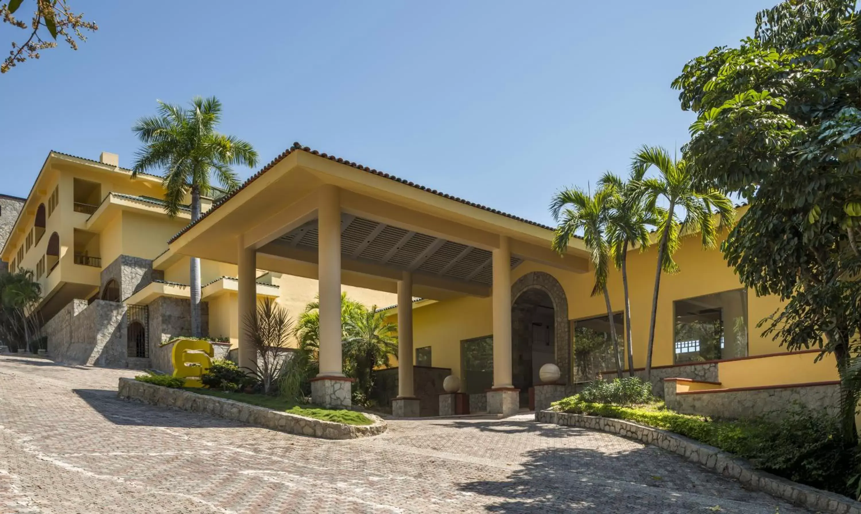 Lobby or reception, Property Building in Camino Real Acapulco Diamante