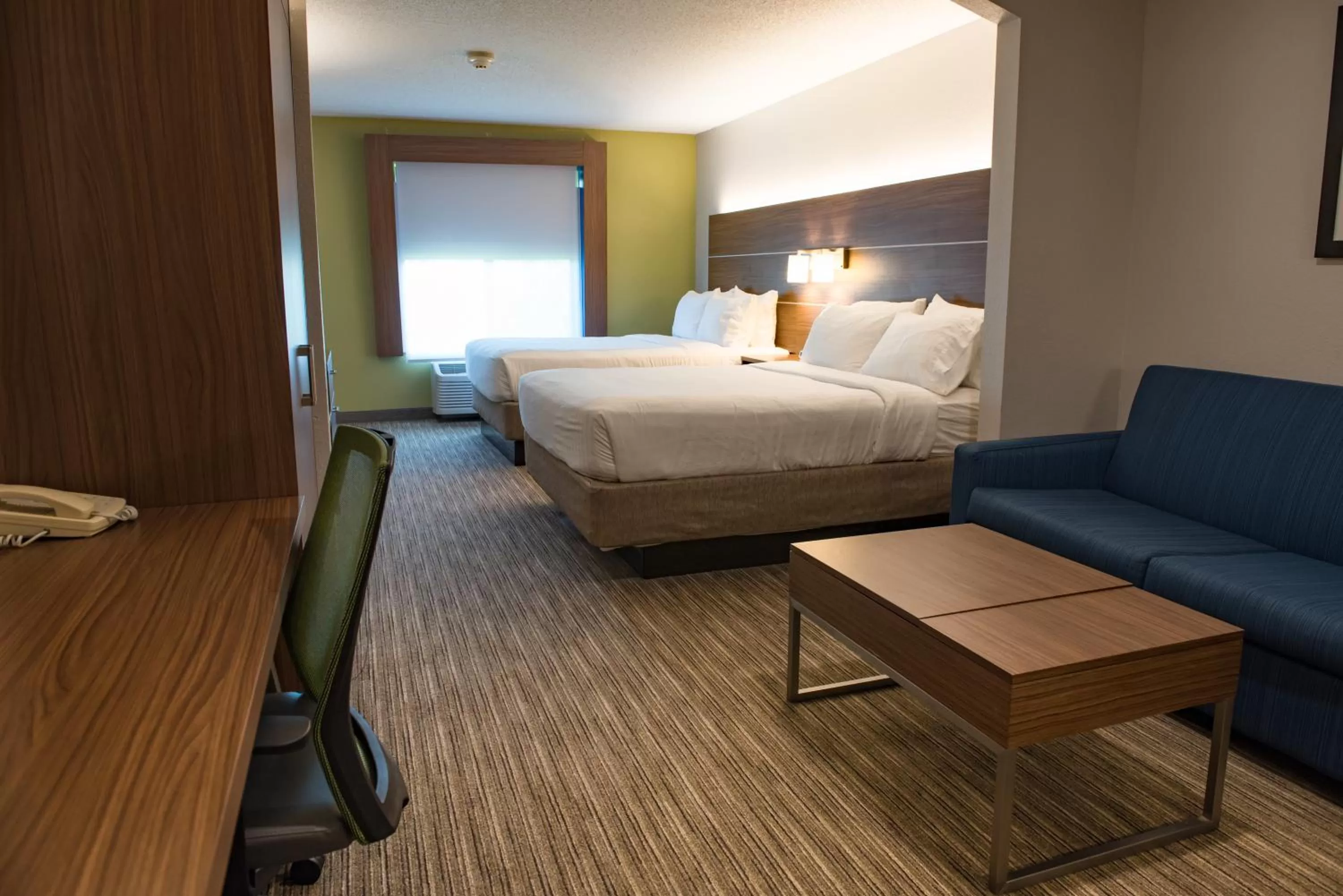 Photo of the whole room, Bed in Holiday Inn Express Hotel & Suites Elkhart-South by IHG