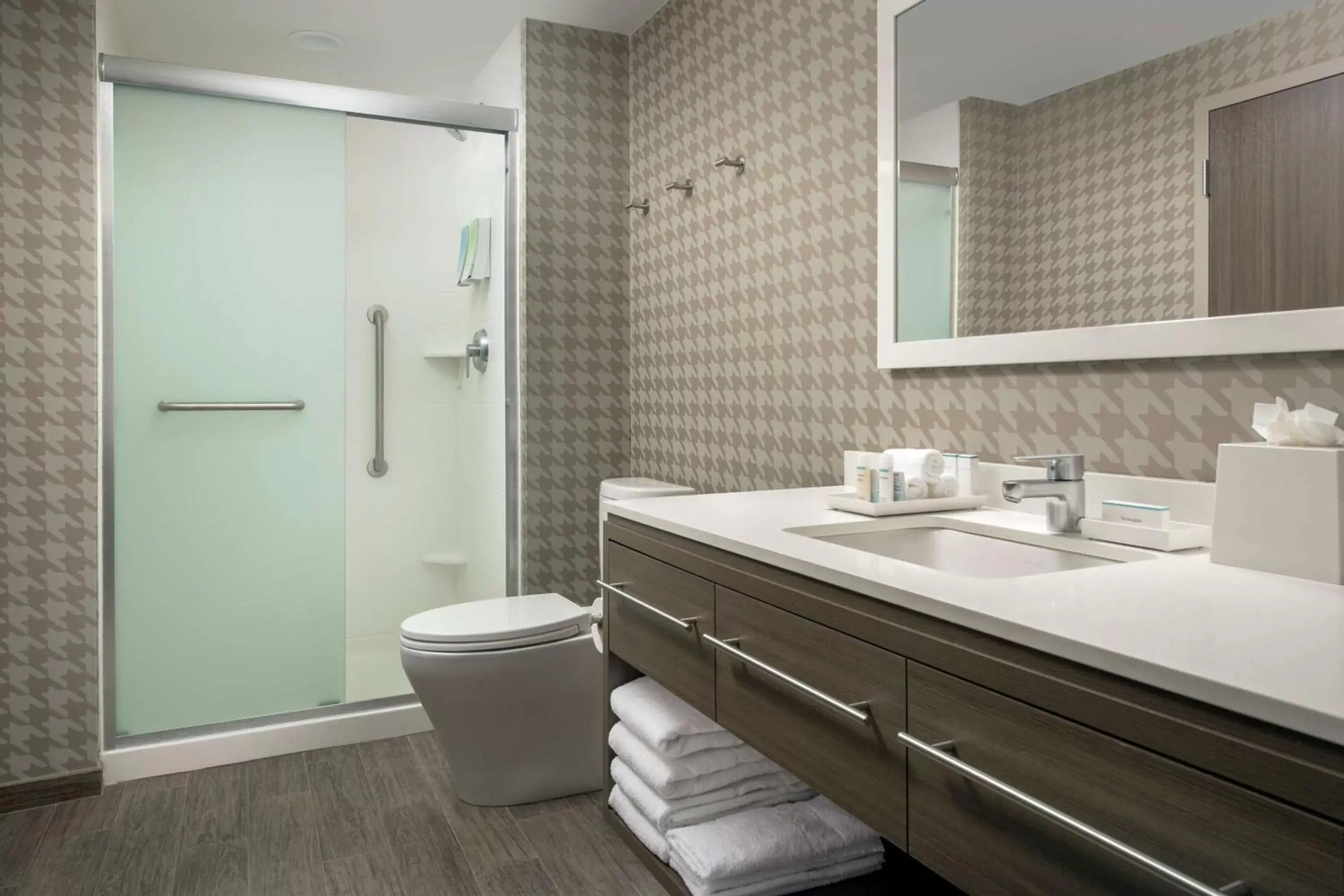 Bathroom in Home2 Suites By Hilton Edison