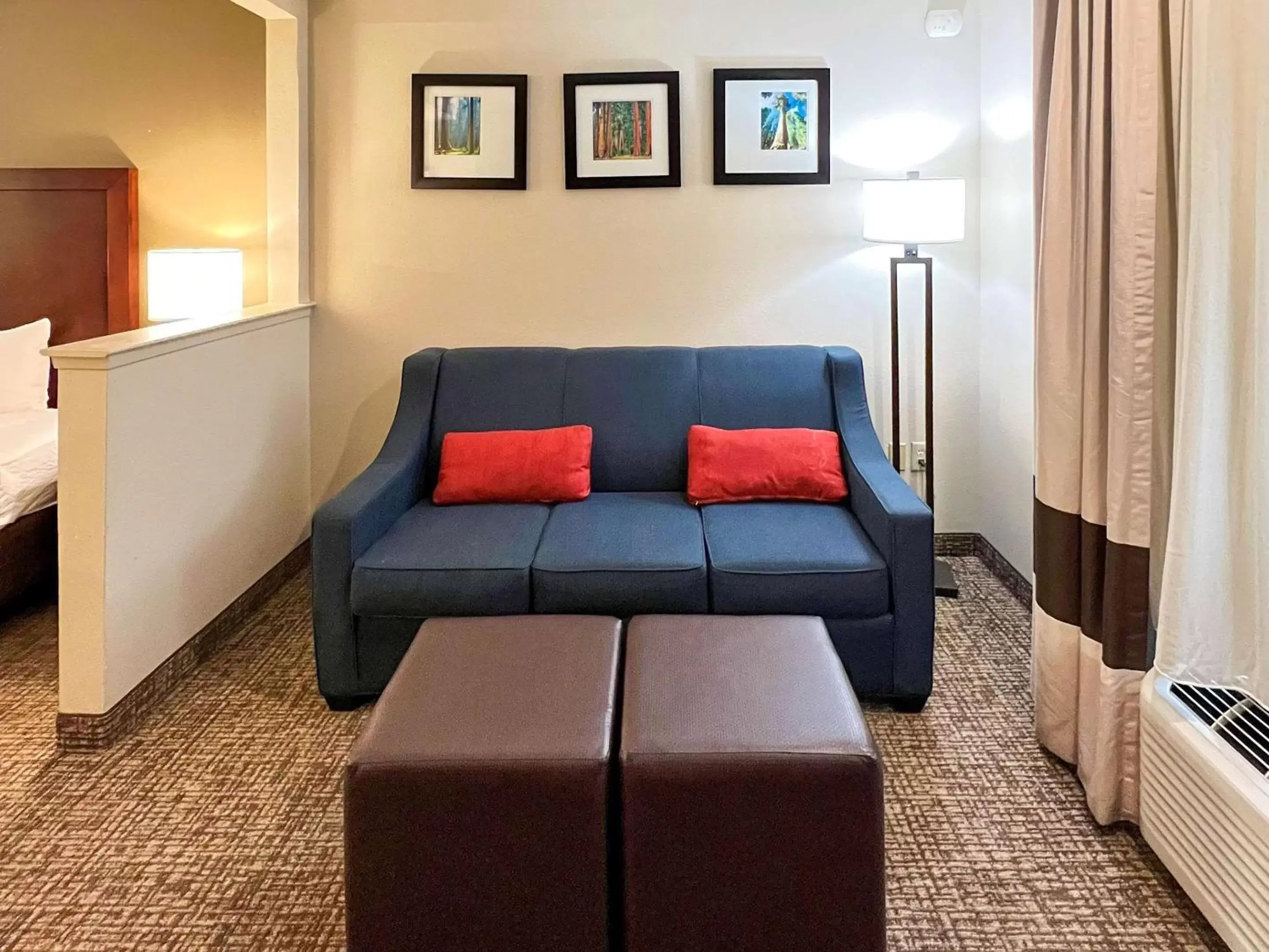 Photo of the whole room, Seating Area in Comfort Inn & Suites Sequoia Kings Canyon - Three Rivers