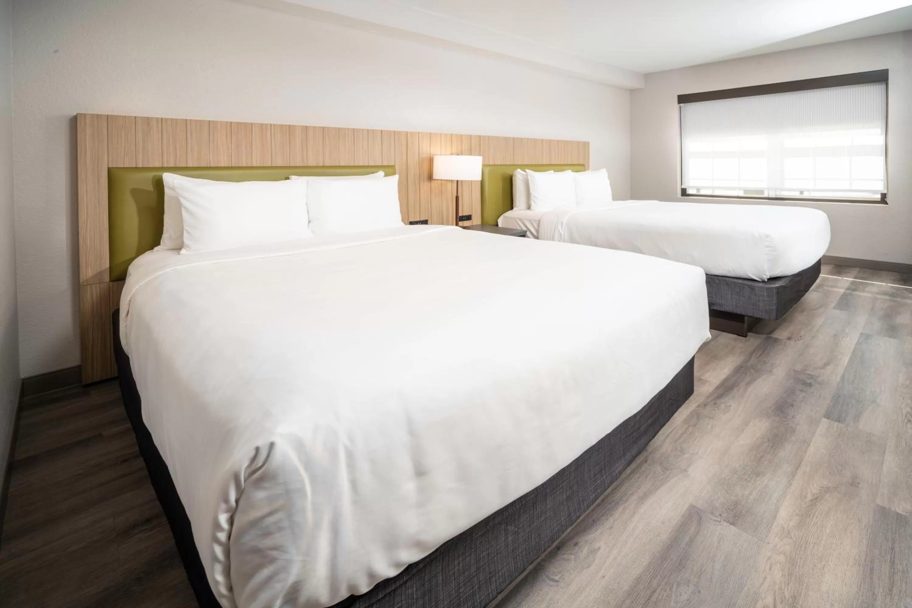 Bedroom, Bed in Country Inn & Suites by Radisson, Cumming near NorthSide Hospital Forsyth