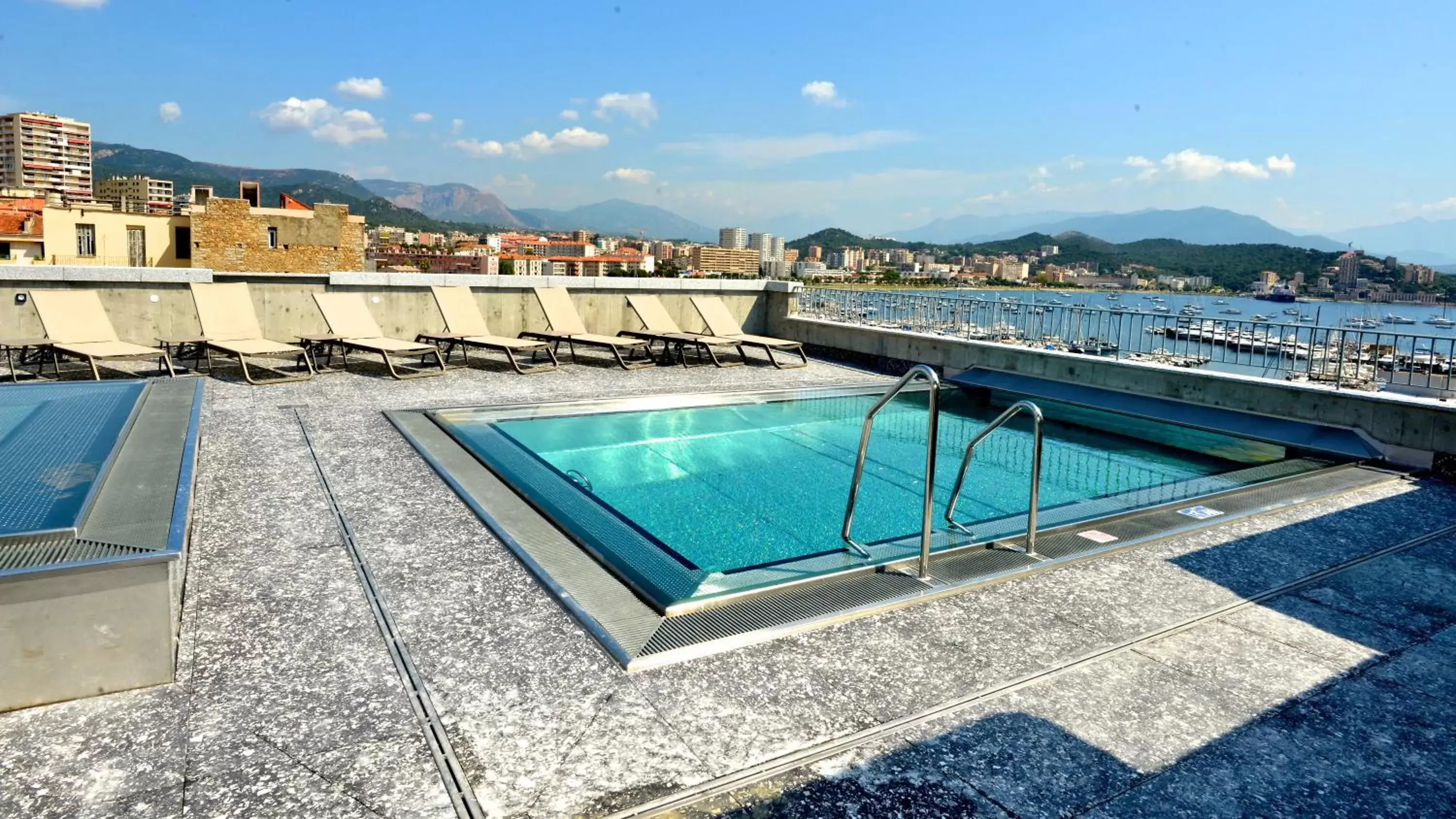 Swimming pool in ibis Styles Ajaccio Napoleon Swimming pool in ibis Styles Ajaccio Napoleon