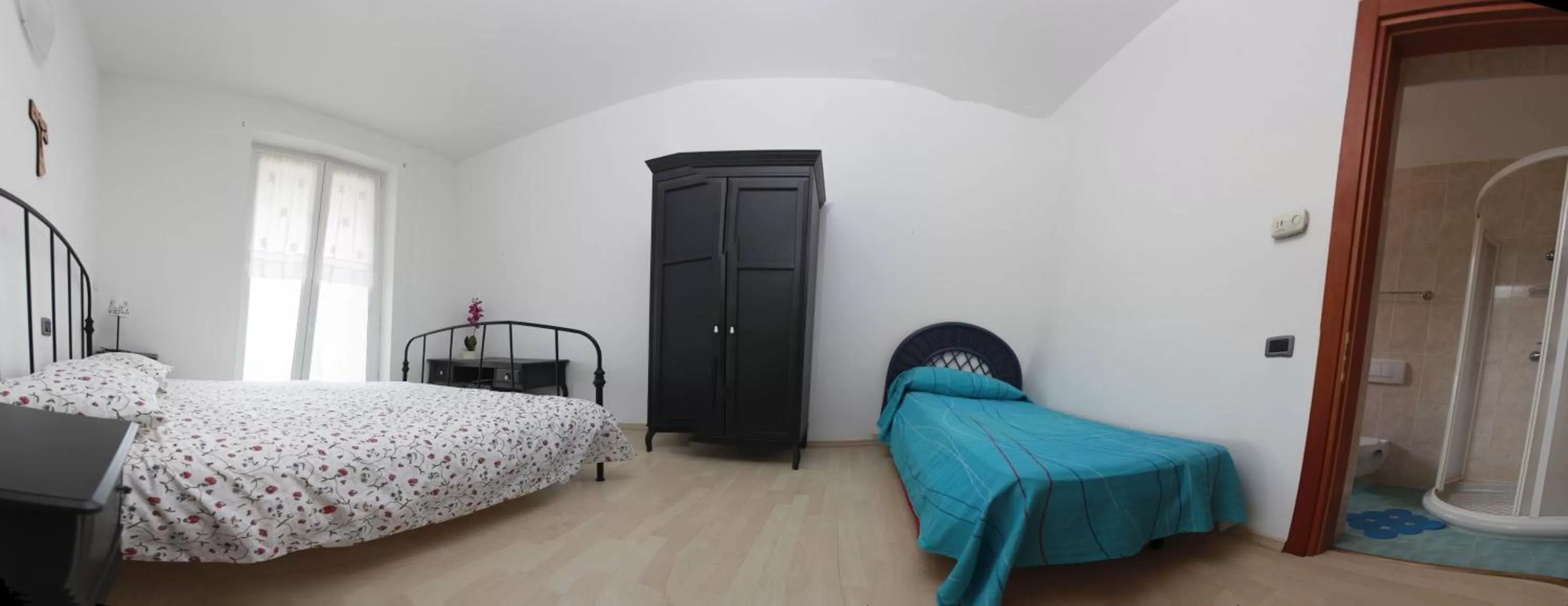 Bed in Apartment Lake Maggiore - ITALIA