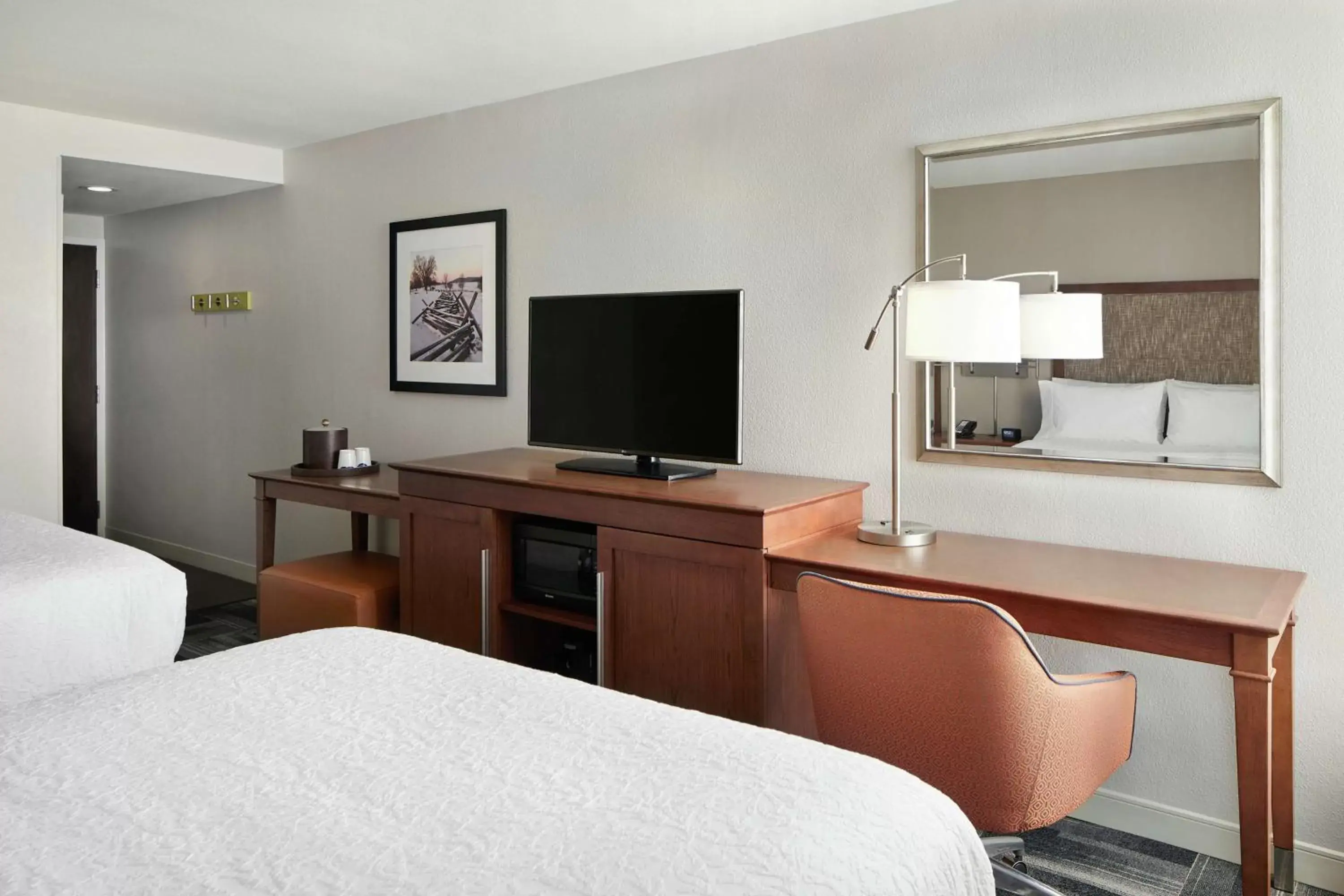 Bedroom, Bed in Hampton Inn Philadelphia/King of Prussia - Valley Forge Bedroom, Bed in Hampton Inn Philadelphia/King of Prussia - Valley Forge