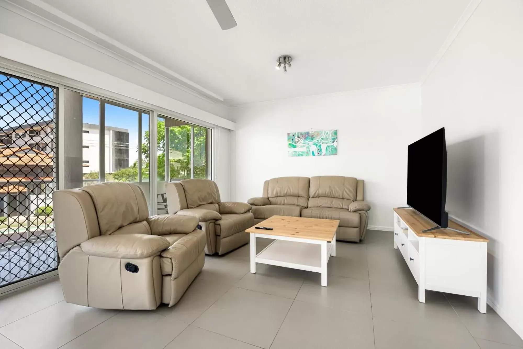 Living room, Seating Area in Central Motel Mooloolaba and Apartments