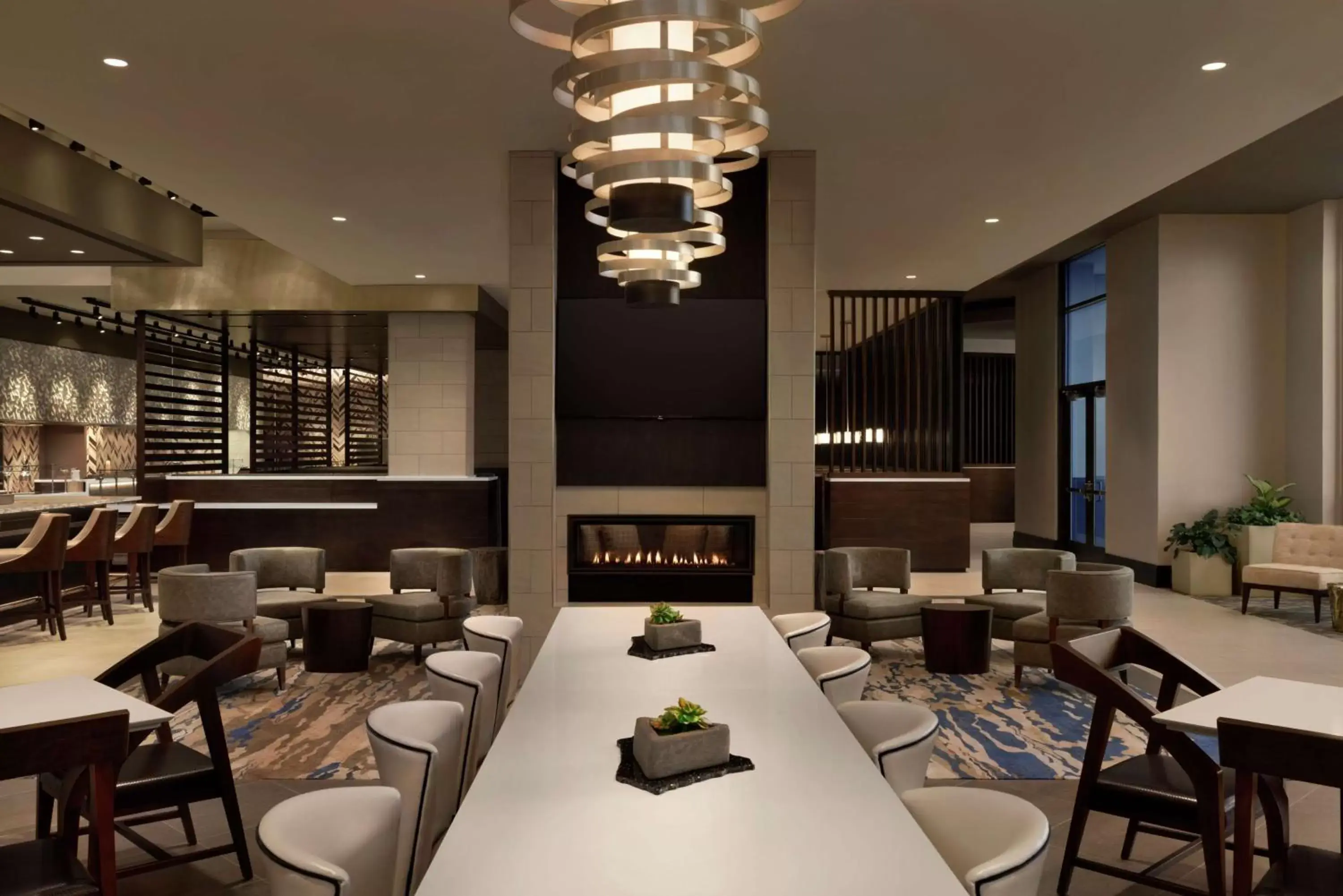 Lounge or bar, Restaurant/Places to Eat in Embassy Suites By Hilton Syracuse Destiny USA