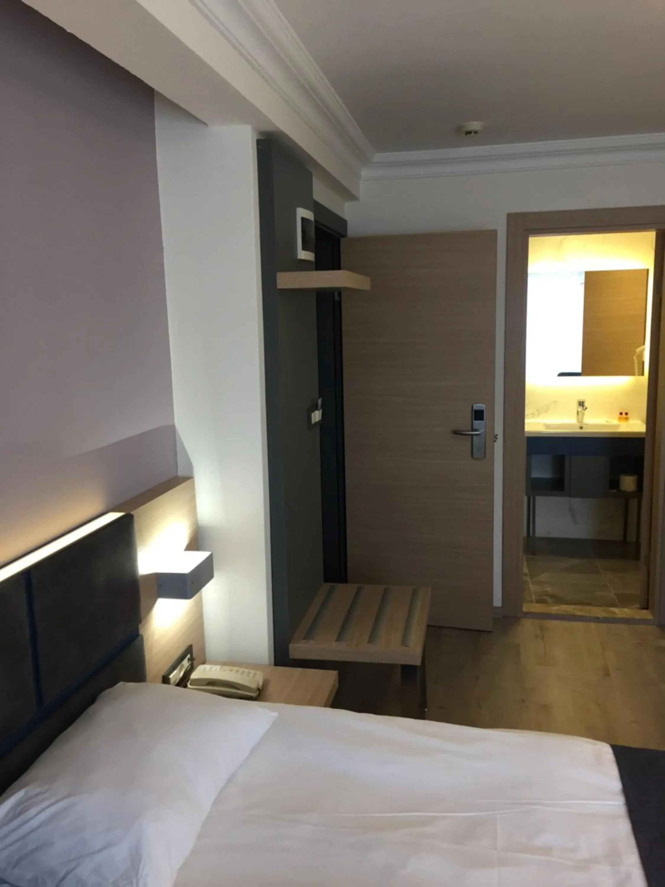 Photo of the whole room, Bed in Helen Hotel Photo of the whole room, Bed in Helen Hotel