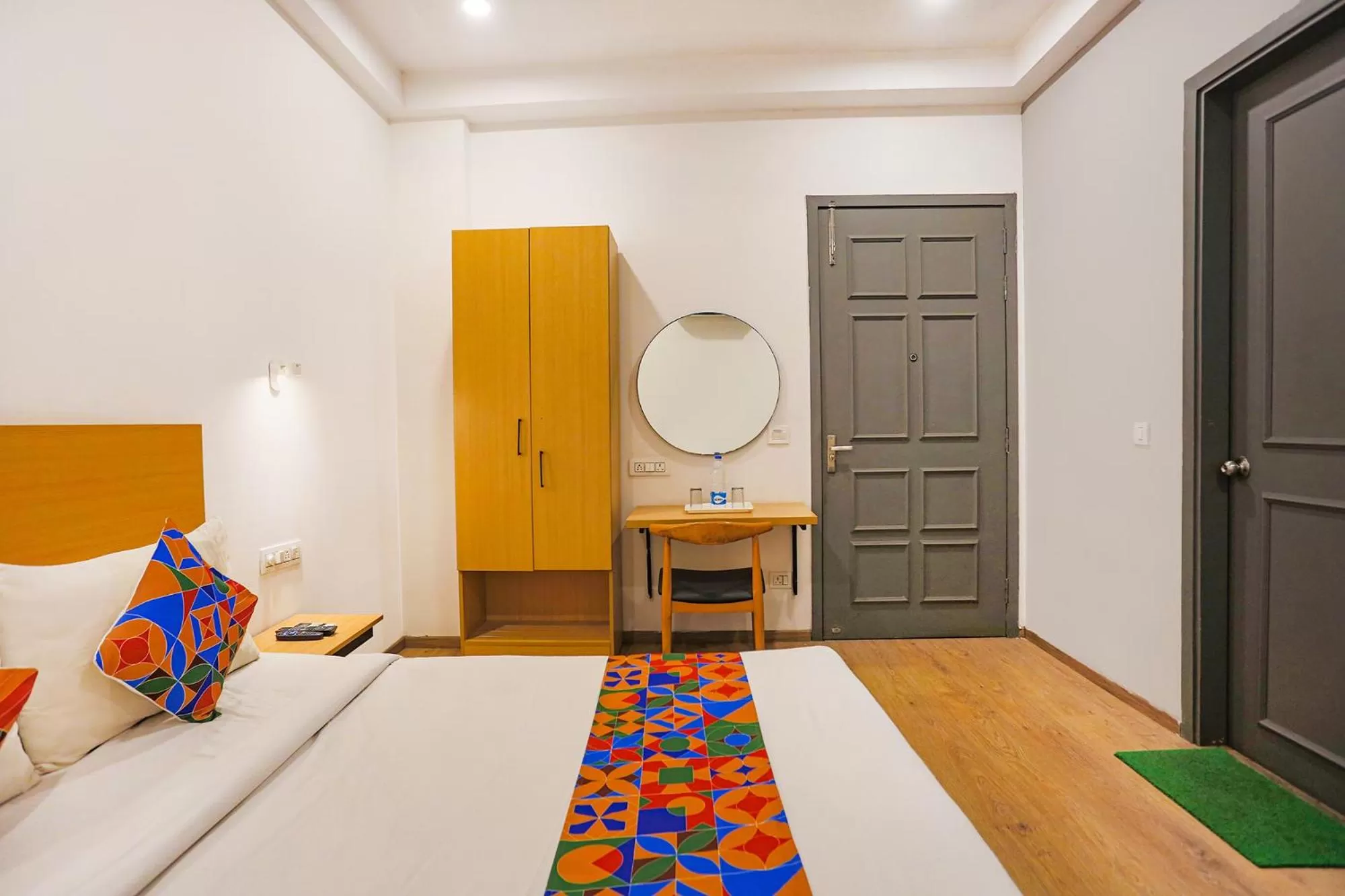 Living room, Bed in FabHotel Roseman