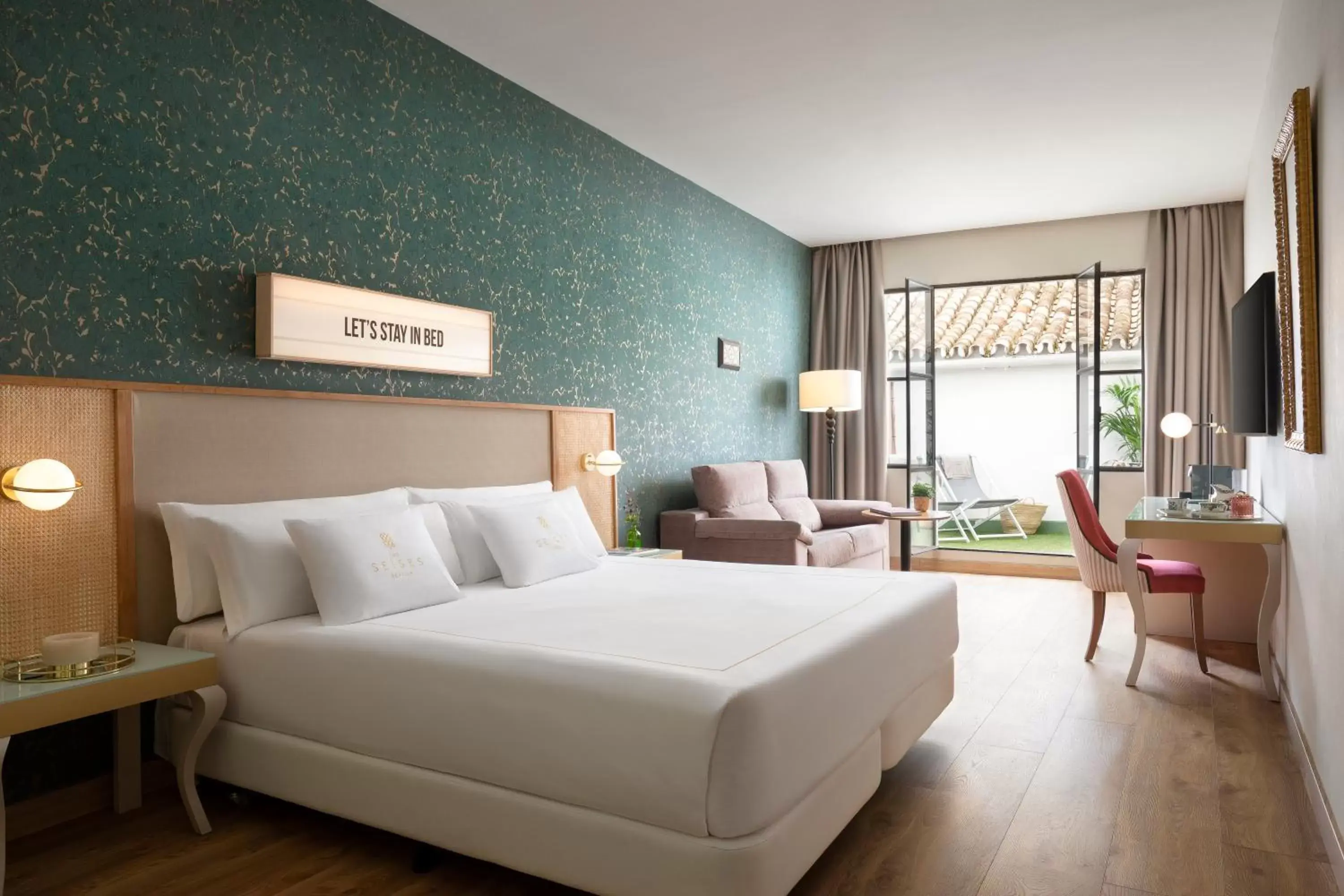 Bed in Los Seises Sevilla, a Tribute Portfolio Hotel