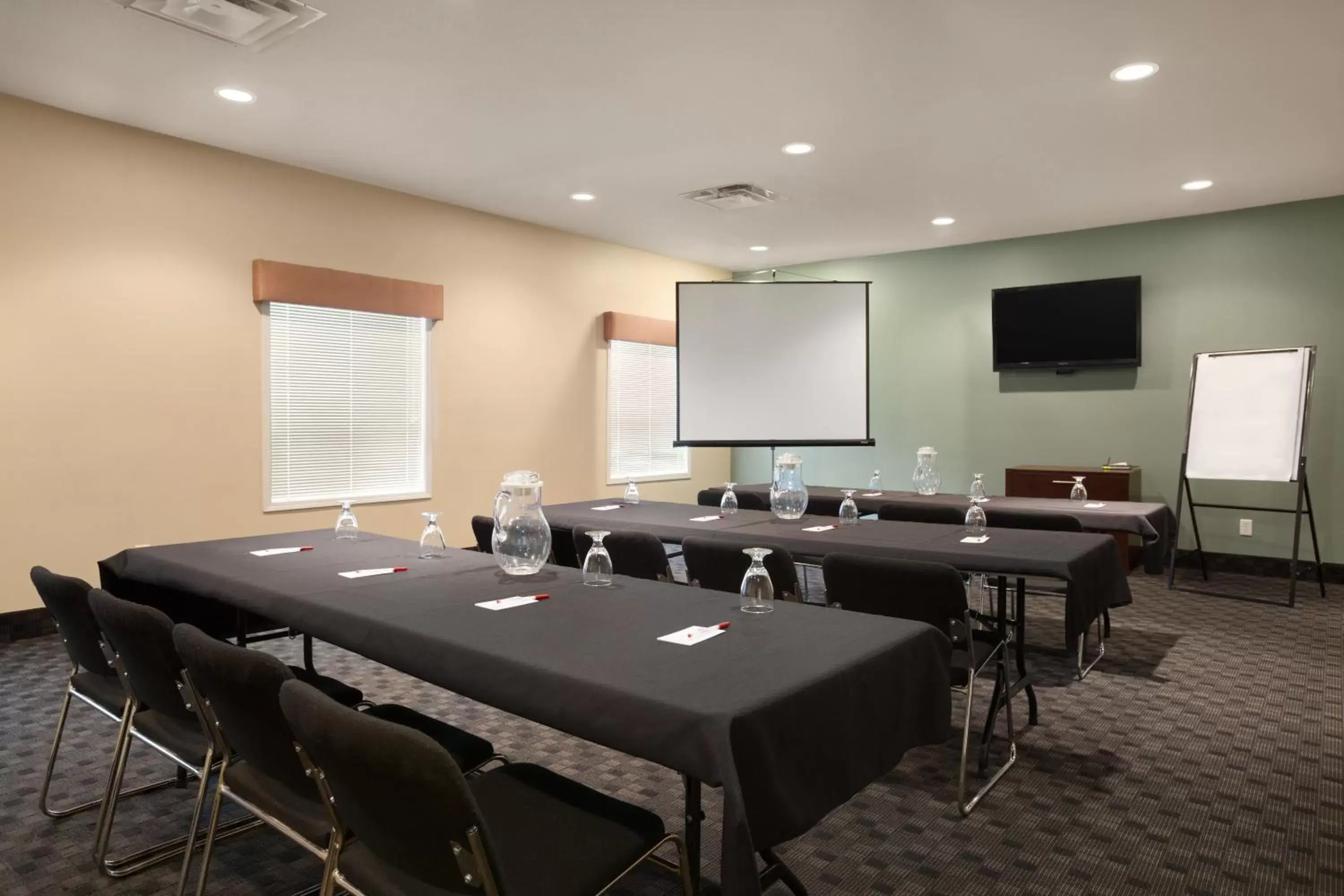Meeting/conference room in Ramada Limited Golden