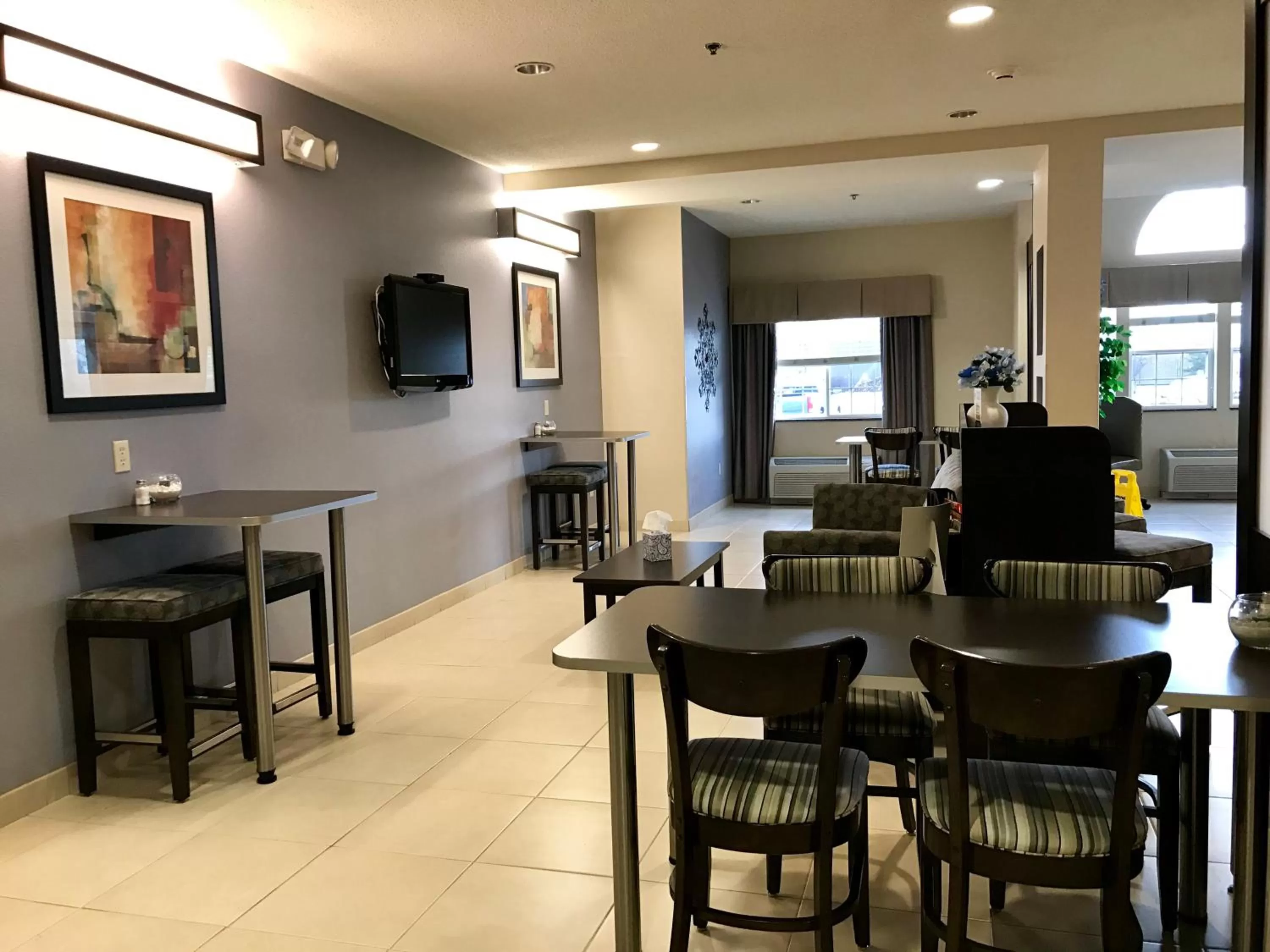 Restaurant/places to eat in Microtel Inn and Suites Elkhart