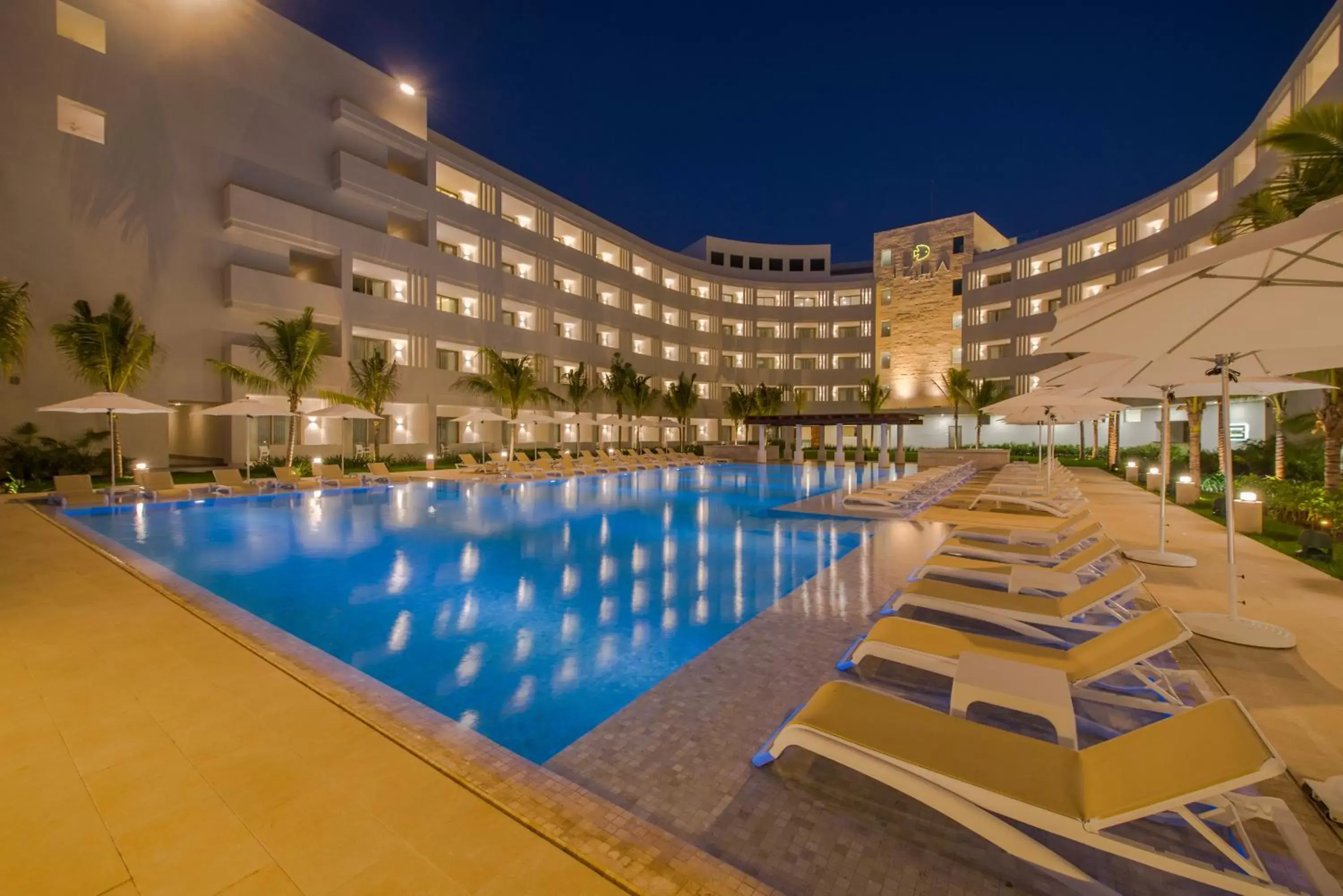 Swimming Pool in Izla Beach Front Hotel