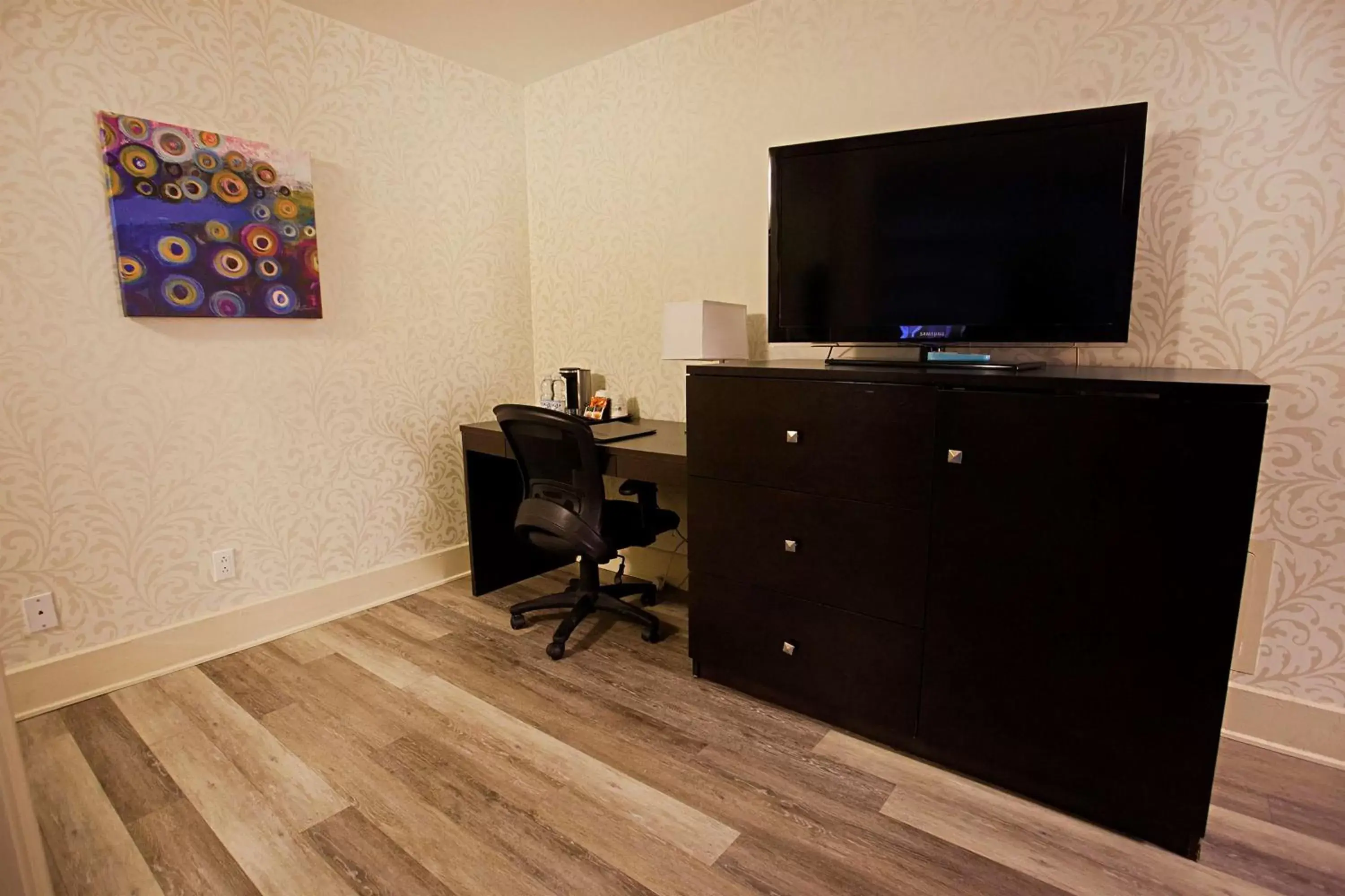Photo of the whole room, TV/Entertainment Center in Best Western Plus Montreal Downtown- Hotel Europa