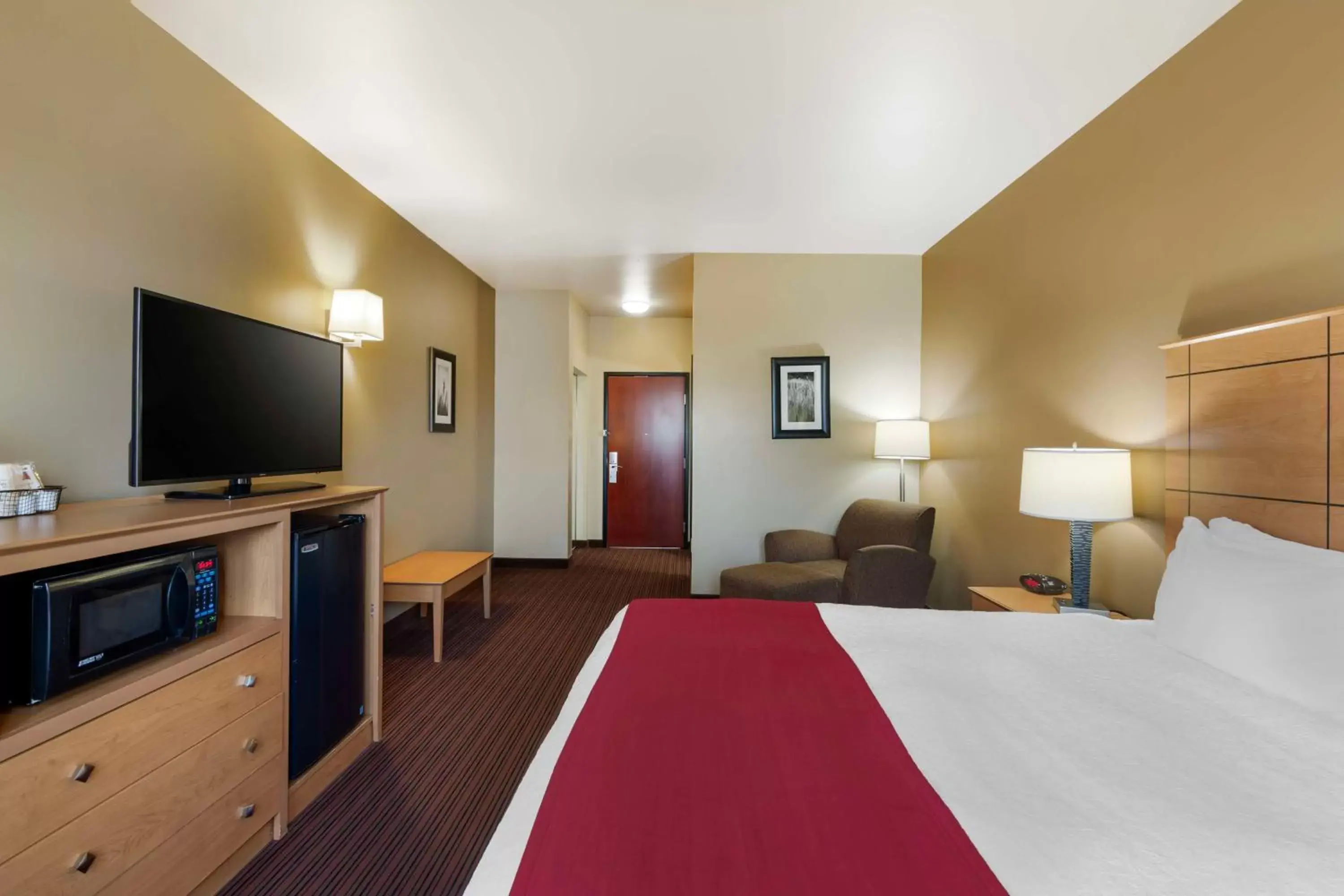 Bedroom, Bed in Best Western Golden Prairie Inn and Suites