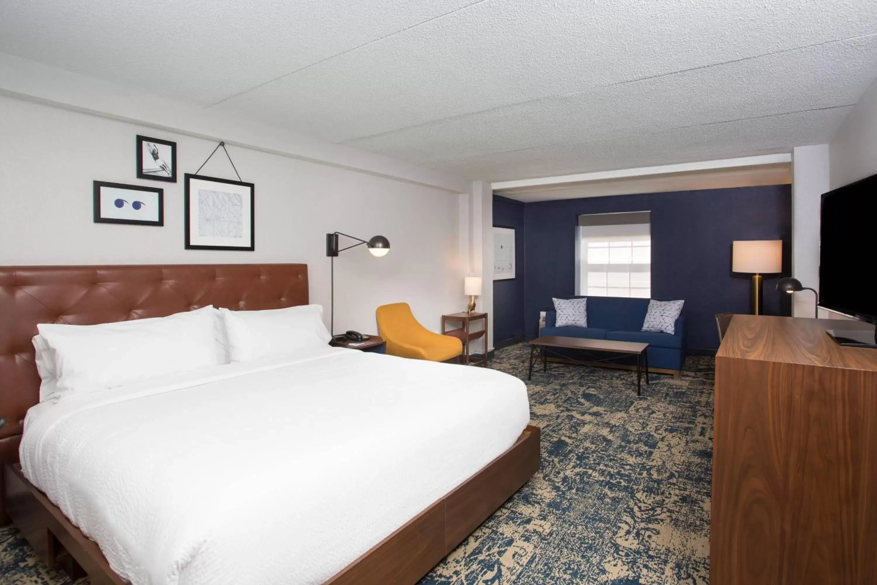 Photo of the whole room, Bed in Four Points by Sheraton Eastham Cape Cod