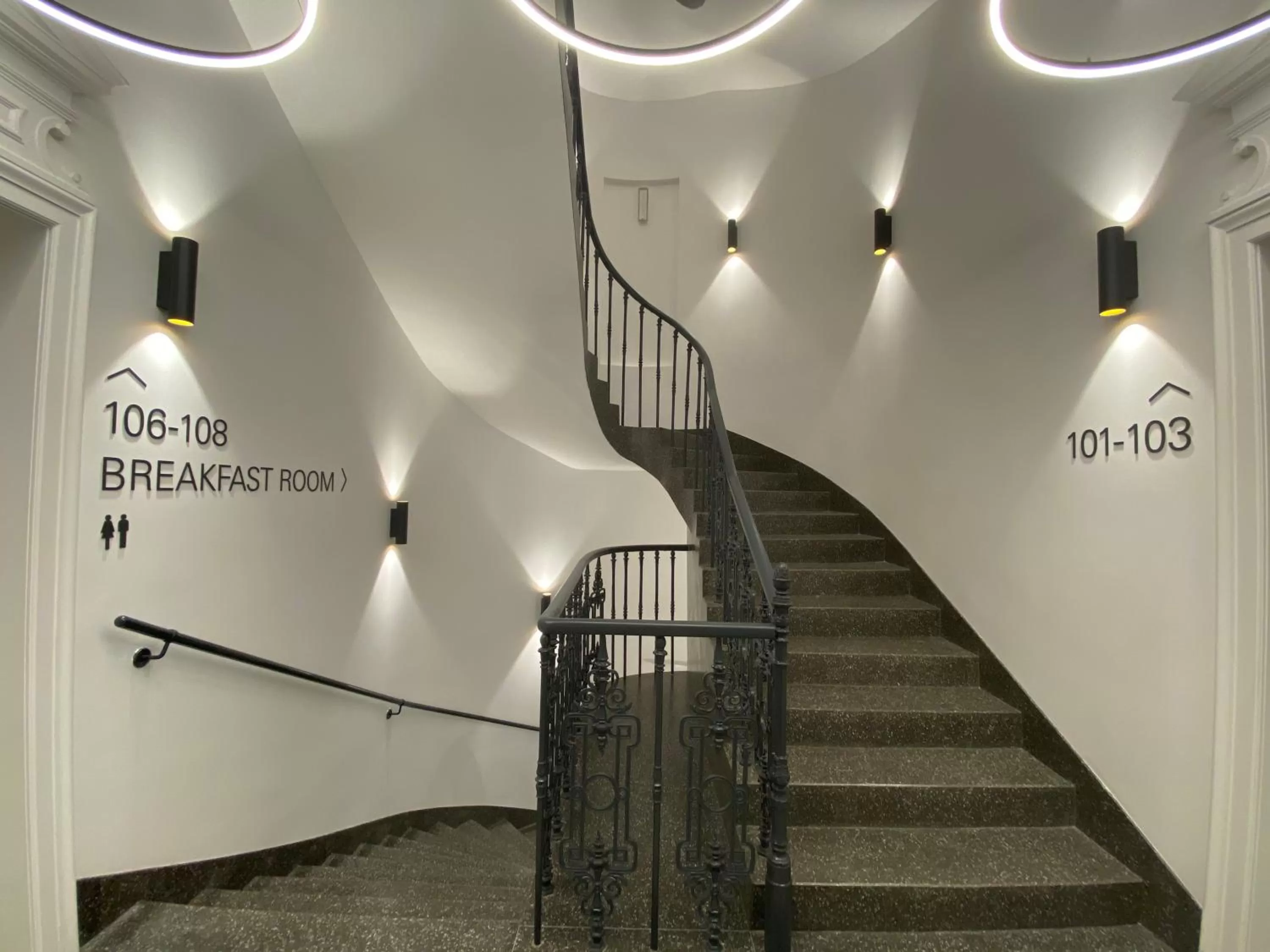 Facade/entrance in Chevron Hotel