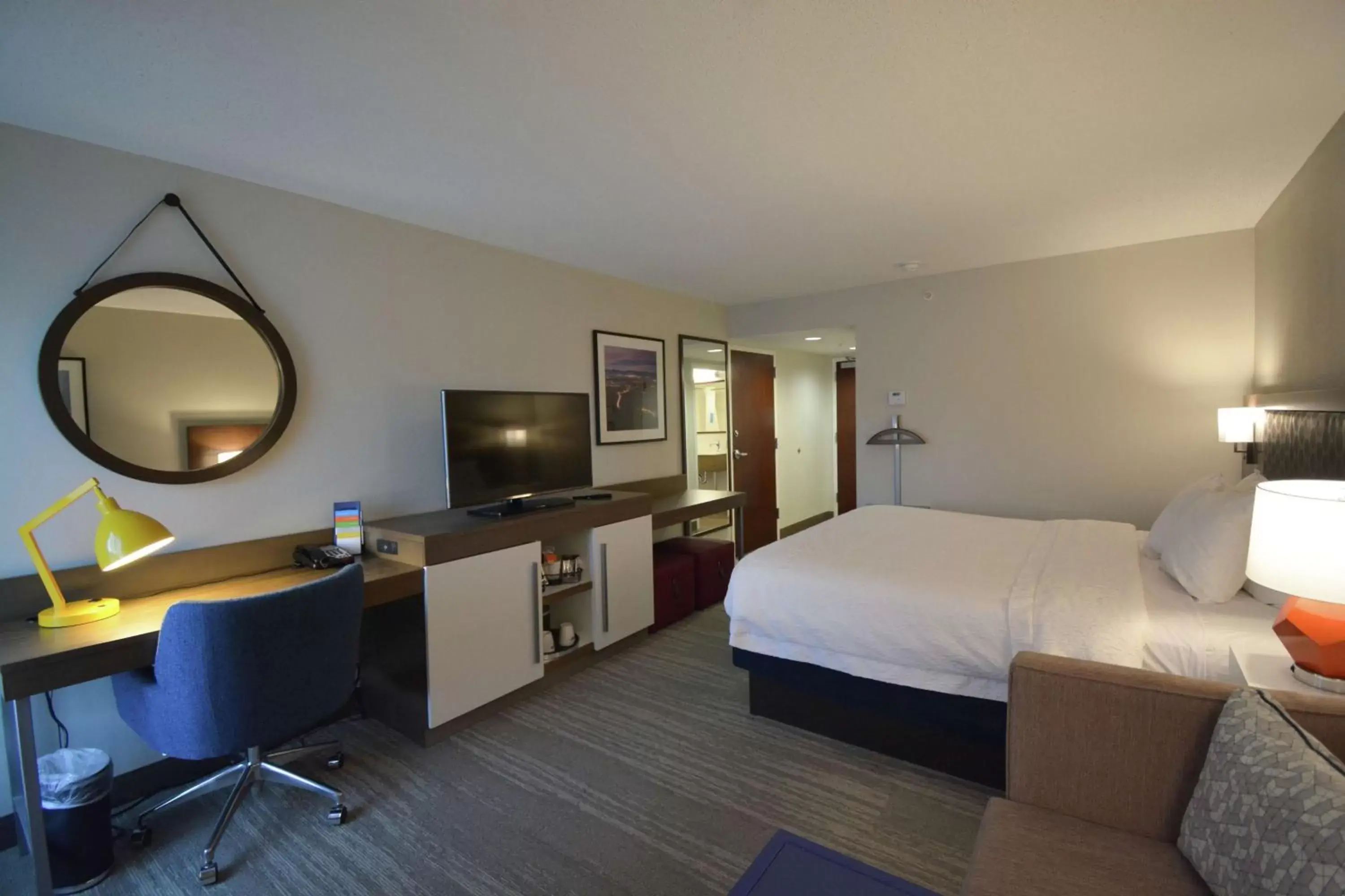 Bedroom, TV/Entertainment Center in Hampton Inn Salem East - Electric Road