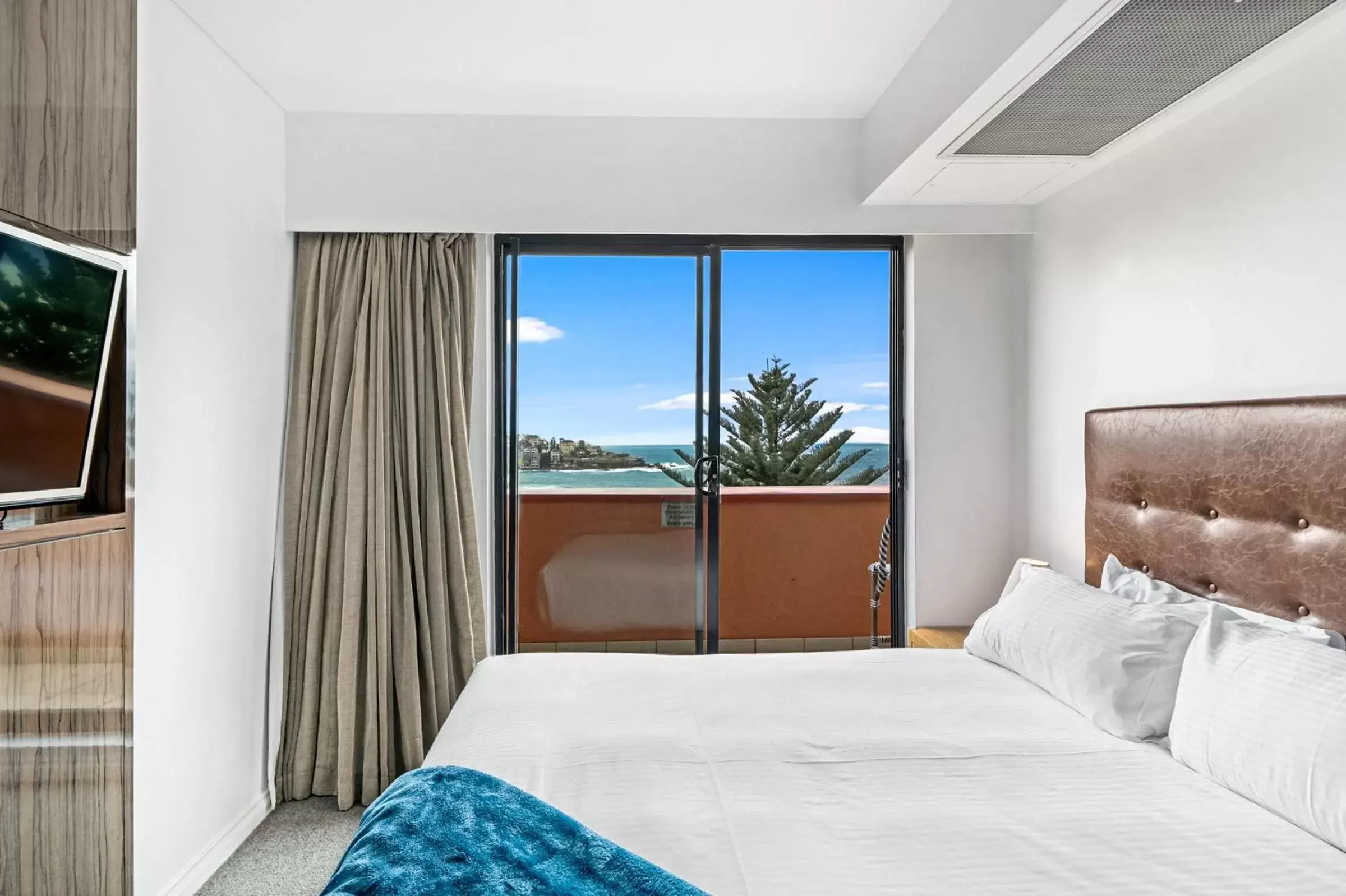 Bed in Bondi 38 Serviced Apartments
